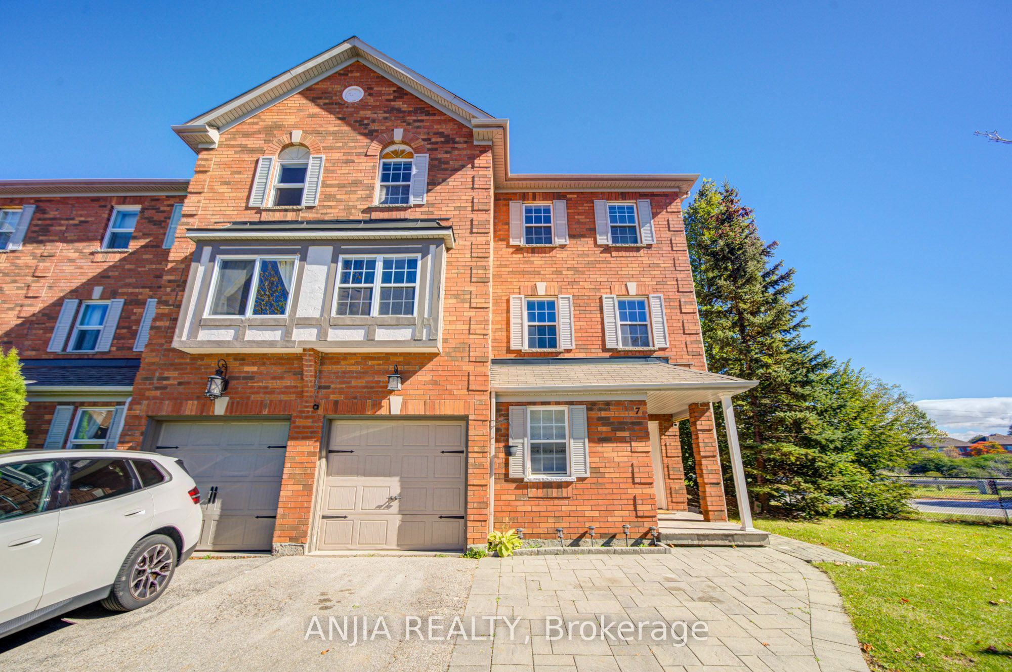 7 Hawtin Lane Property Photo 3