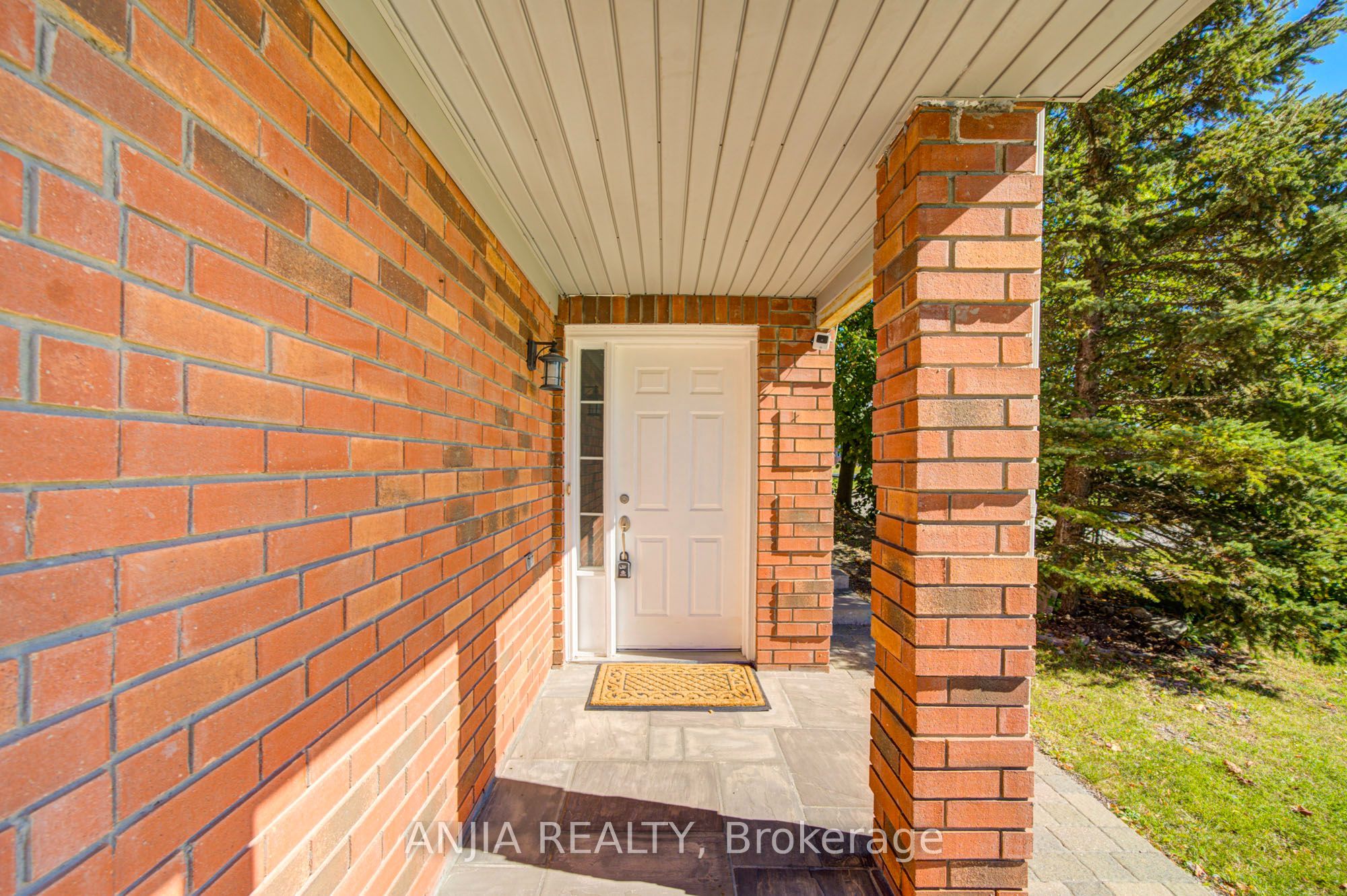 7 Hawtin Lane Property Photo 4
