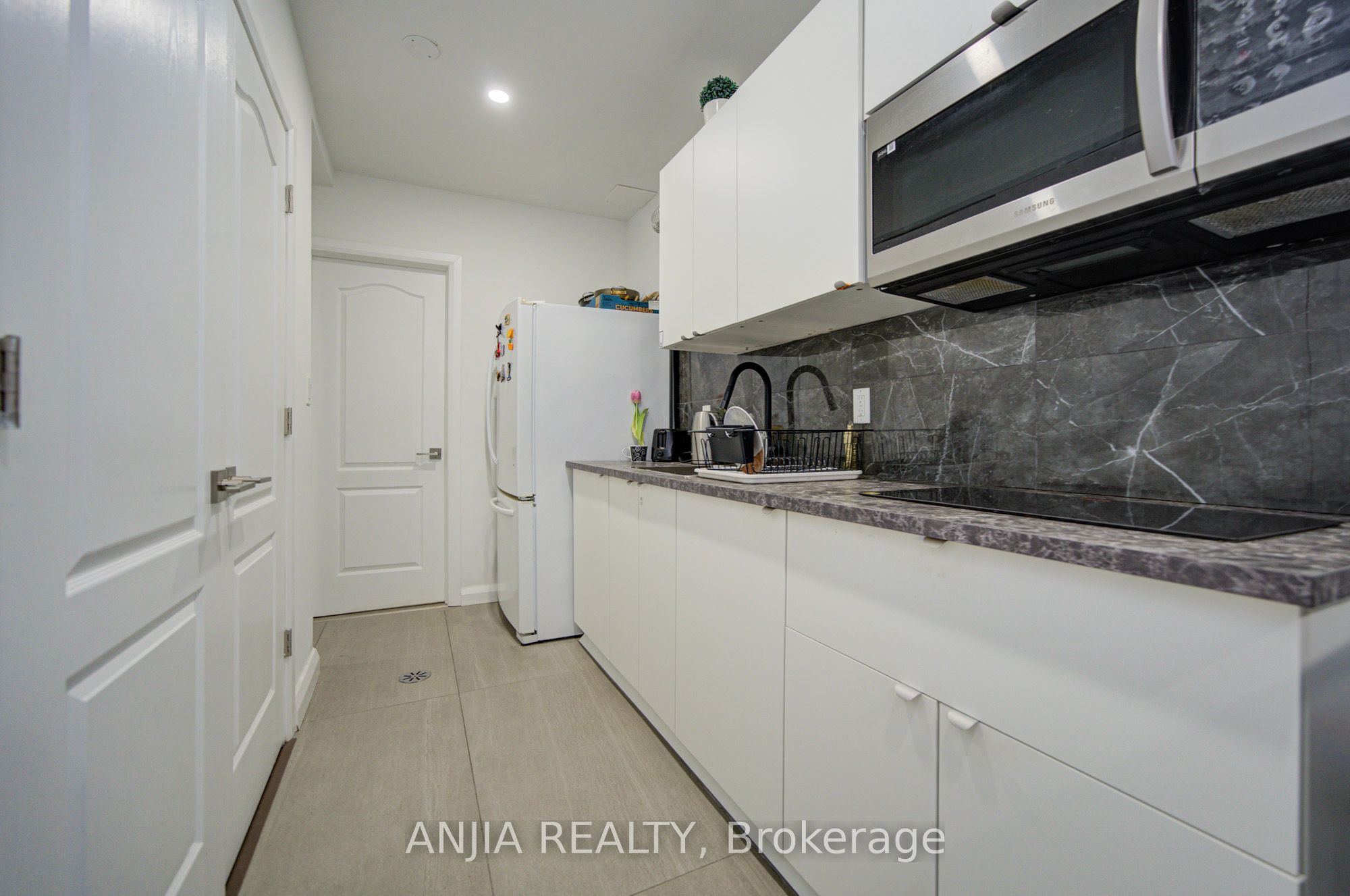7 Hawtin Lane Property Photo 7
