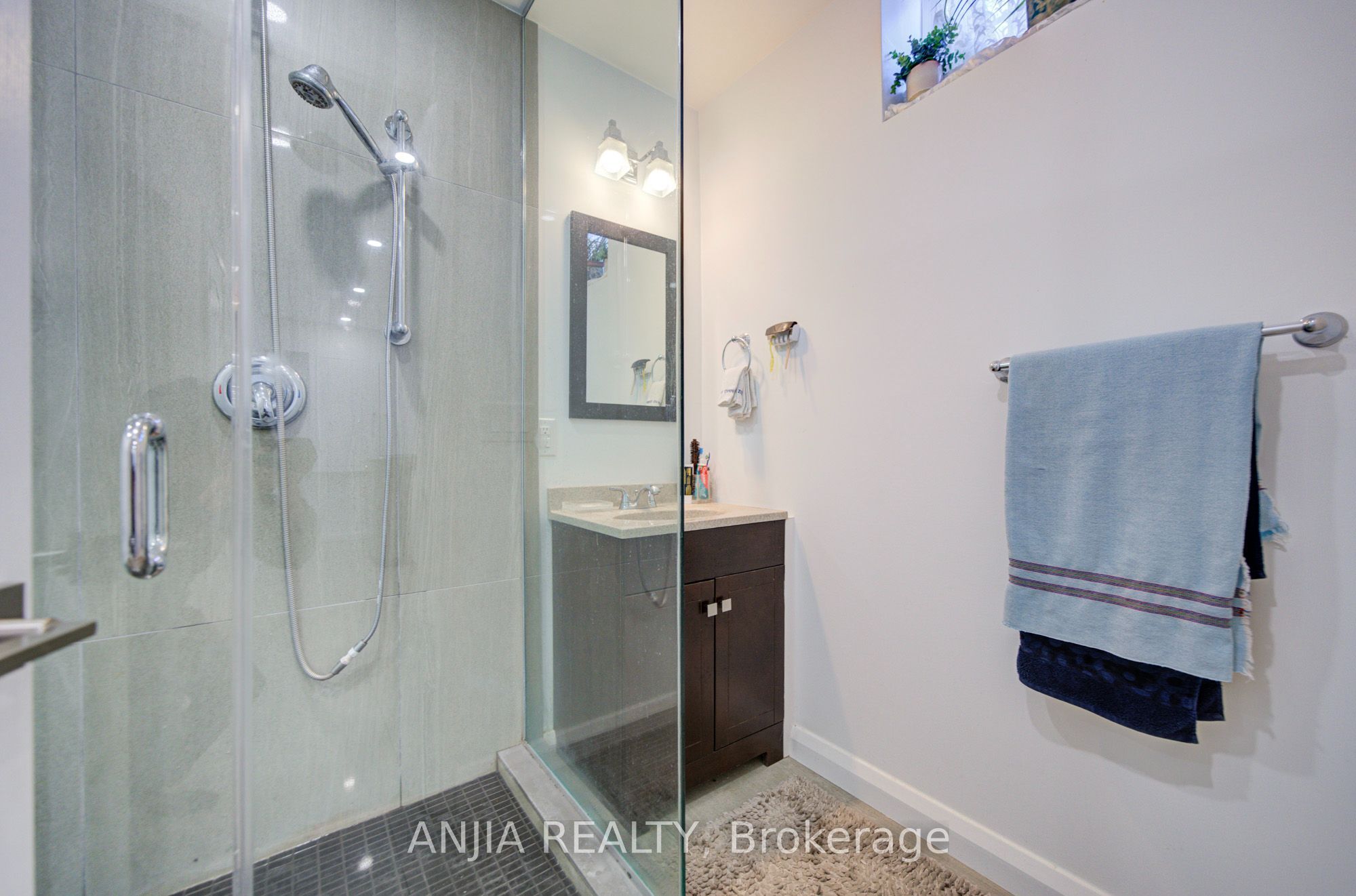 7 Hawtin Lane Property Photo 9