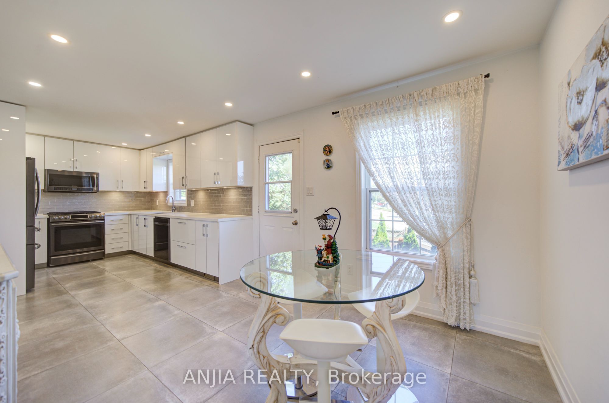 7 Hawtin Lane Property Photo 25