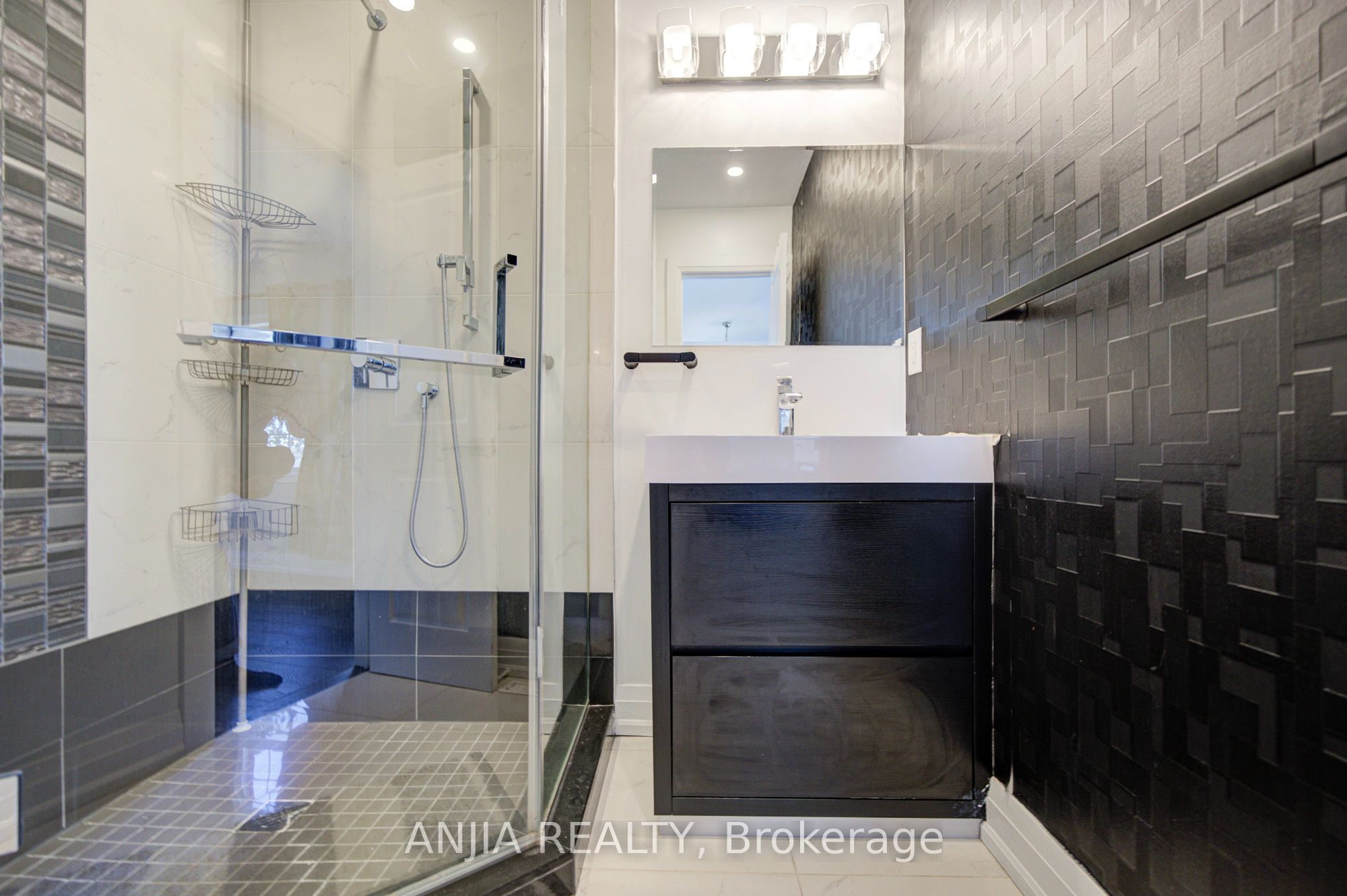 7 Hawtin Lane Property Photo 32