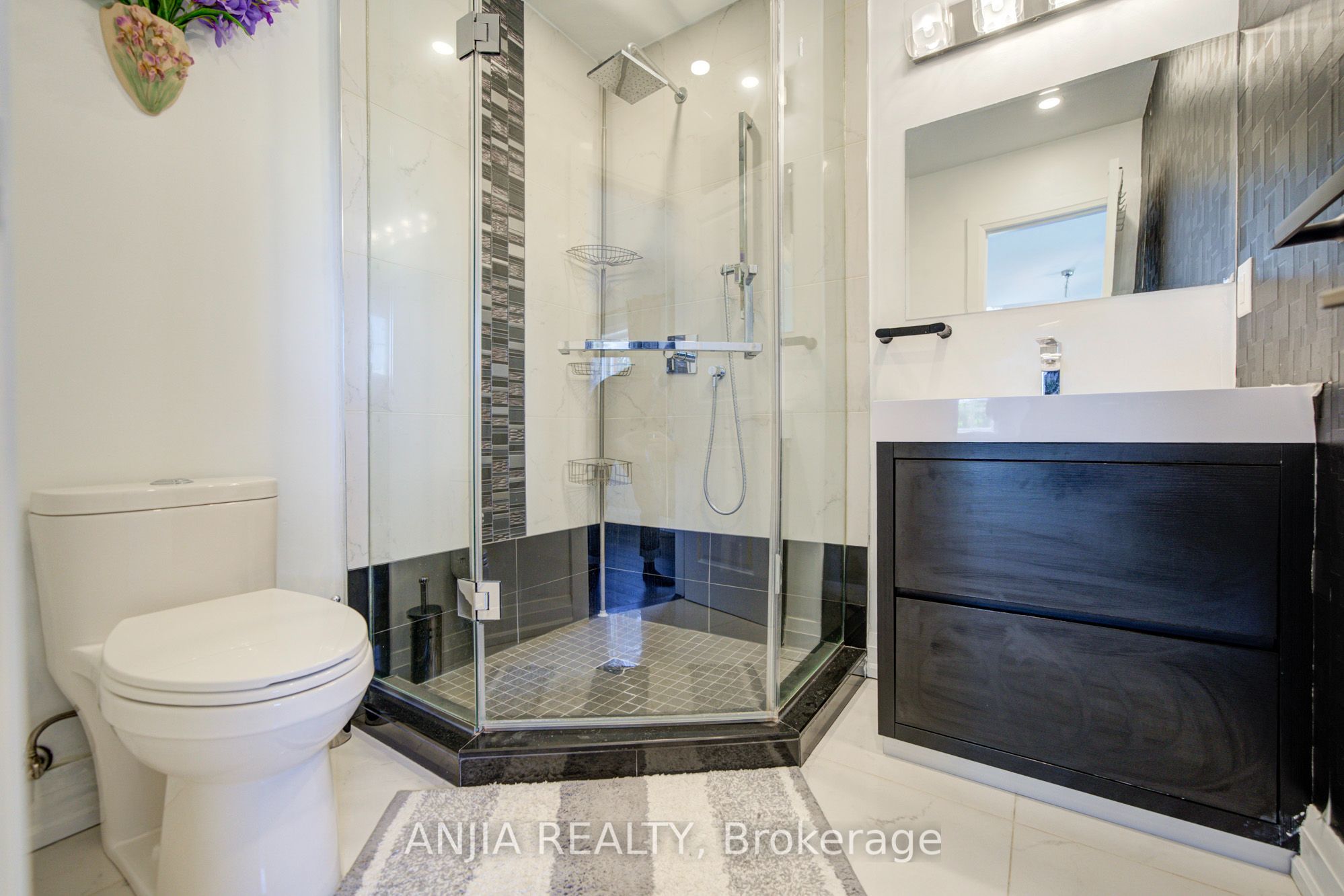 7 Hawtin Lane Property Photo 33