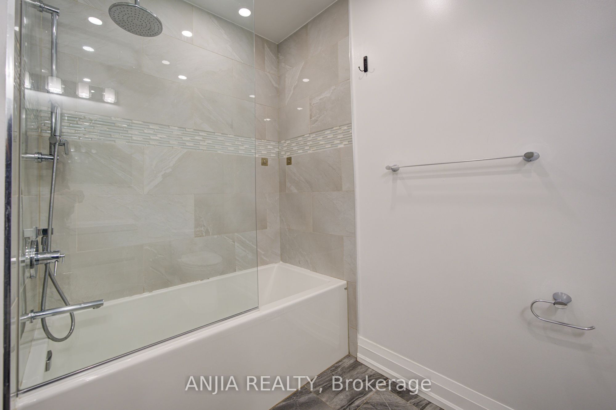 7 Hawtin Lane Property Photo 39