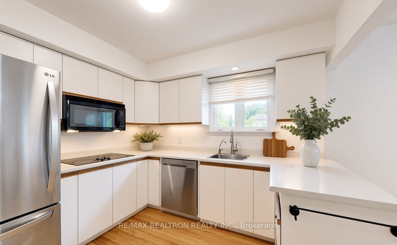 20201 Yonge Street Property Photo 6