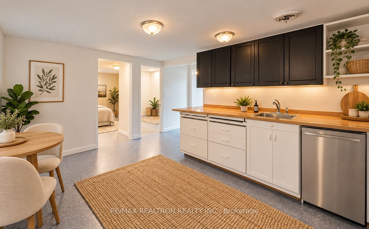 20201 Yonge Street Property Photo 15