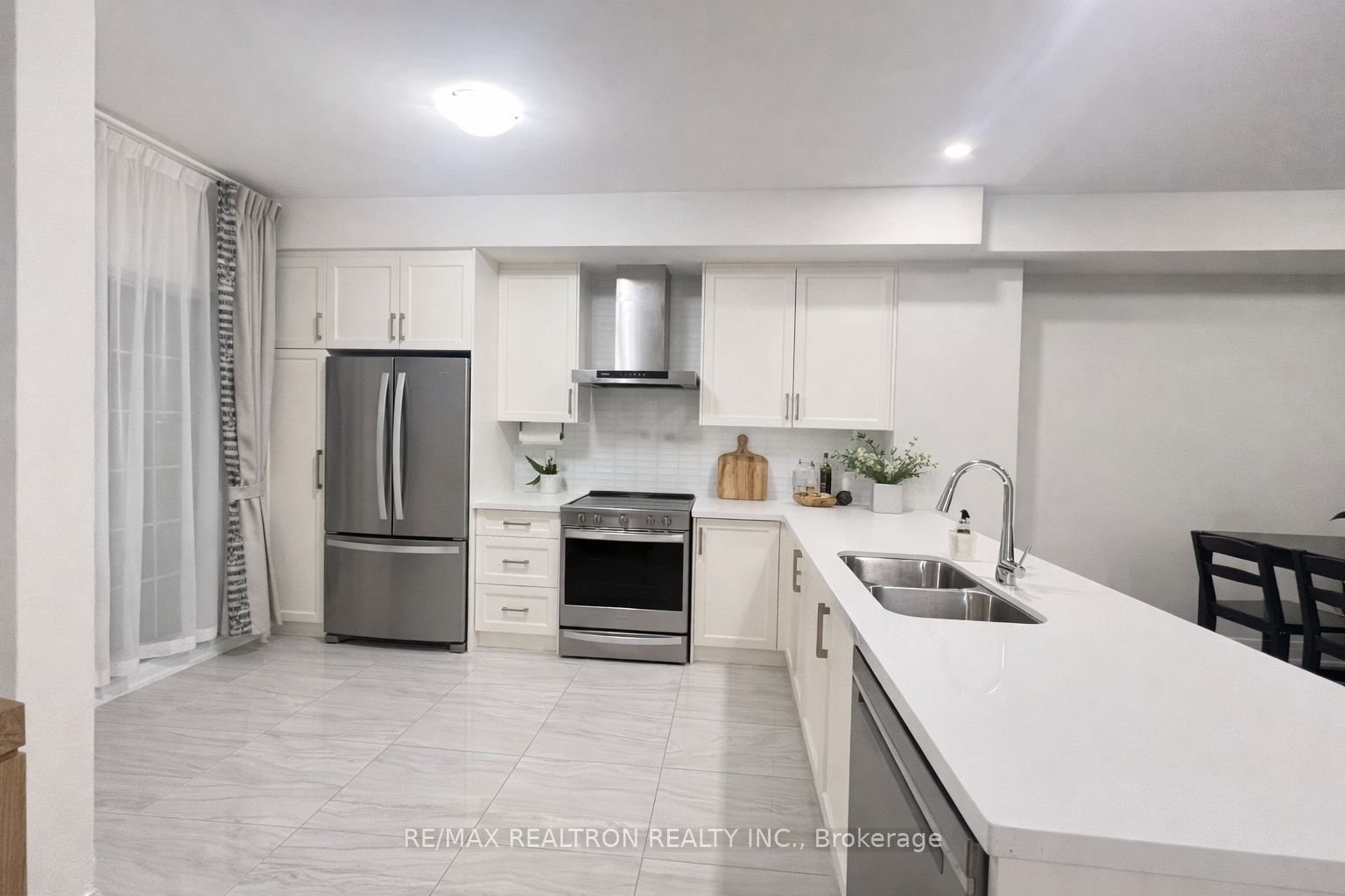 10 Maybank Lane Property Photo 3
