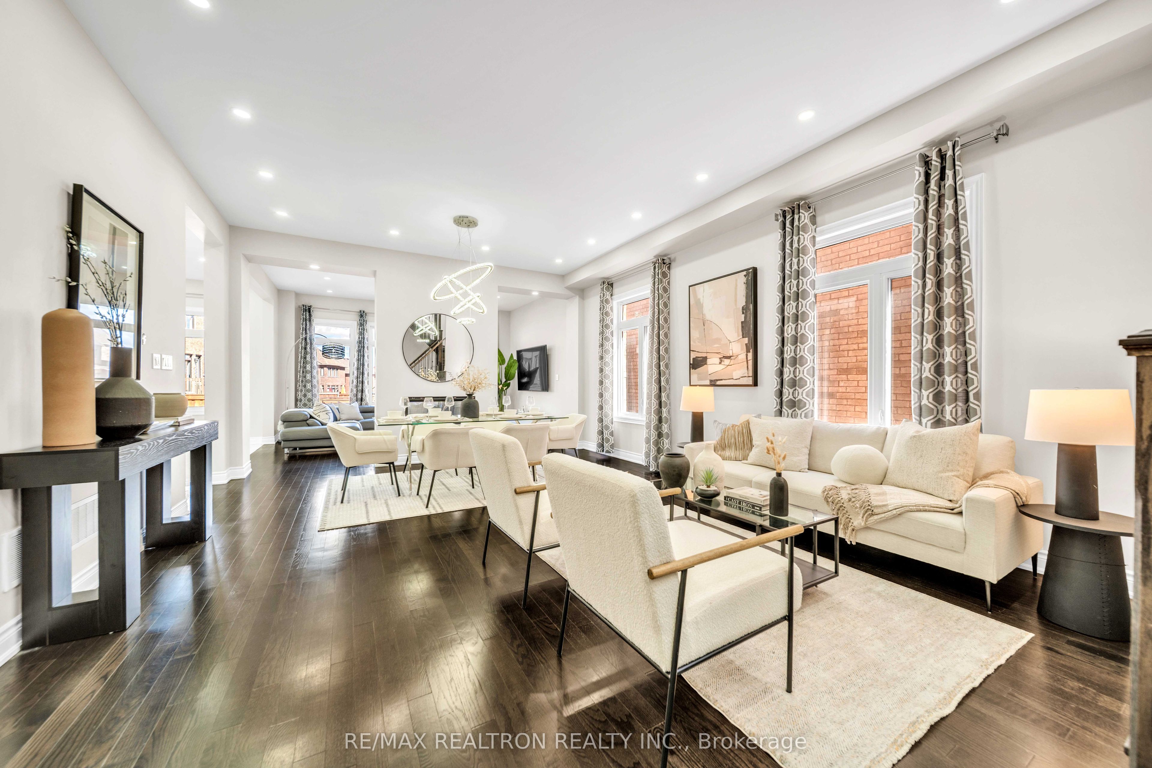 20 Tesla Crescent Property Photo 8