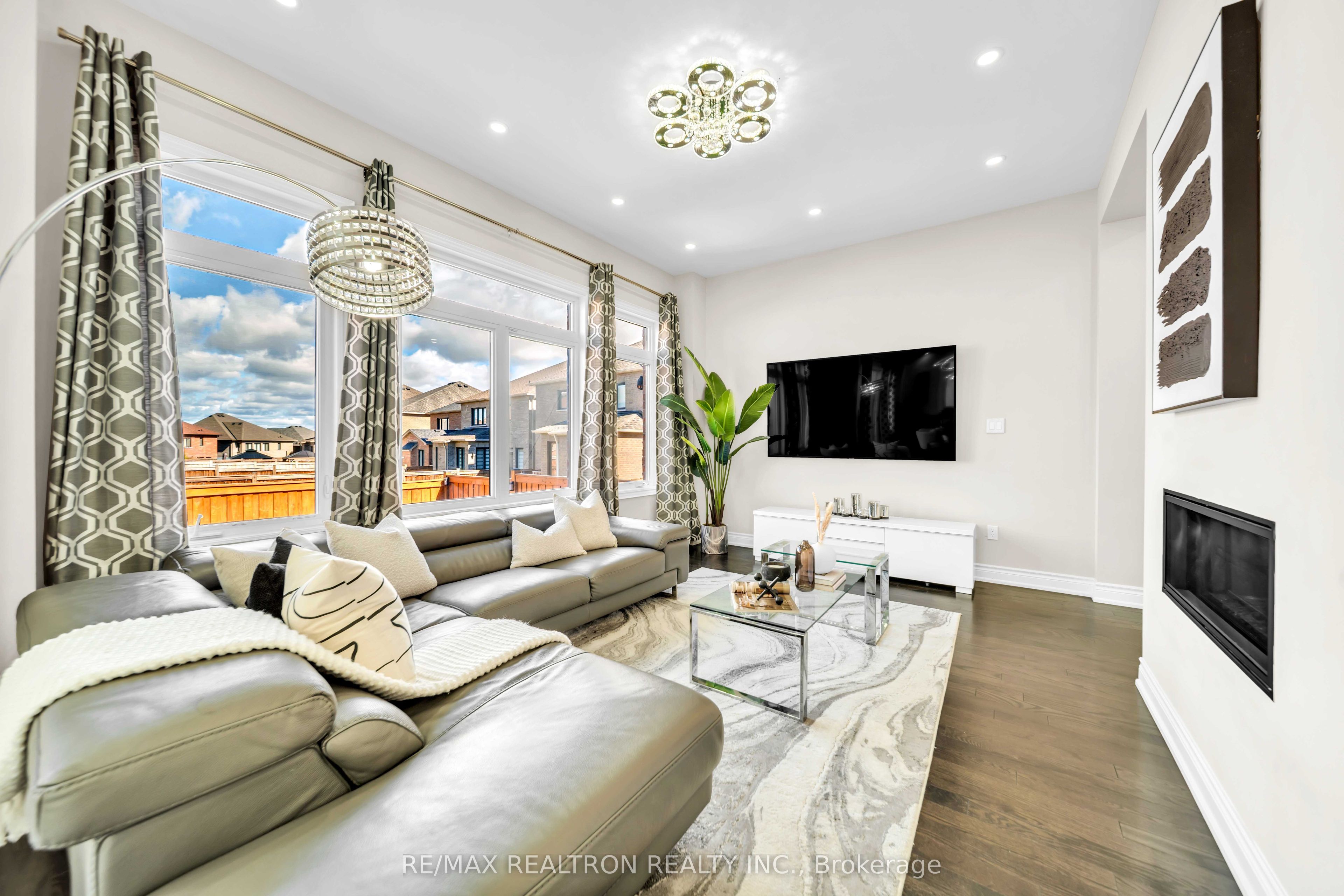 20 Tesla Crescent Property Photo 16