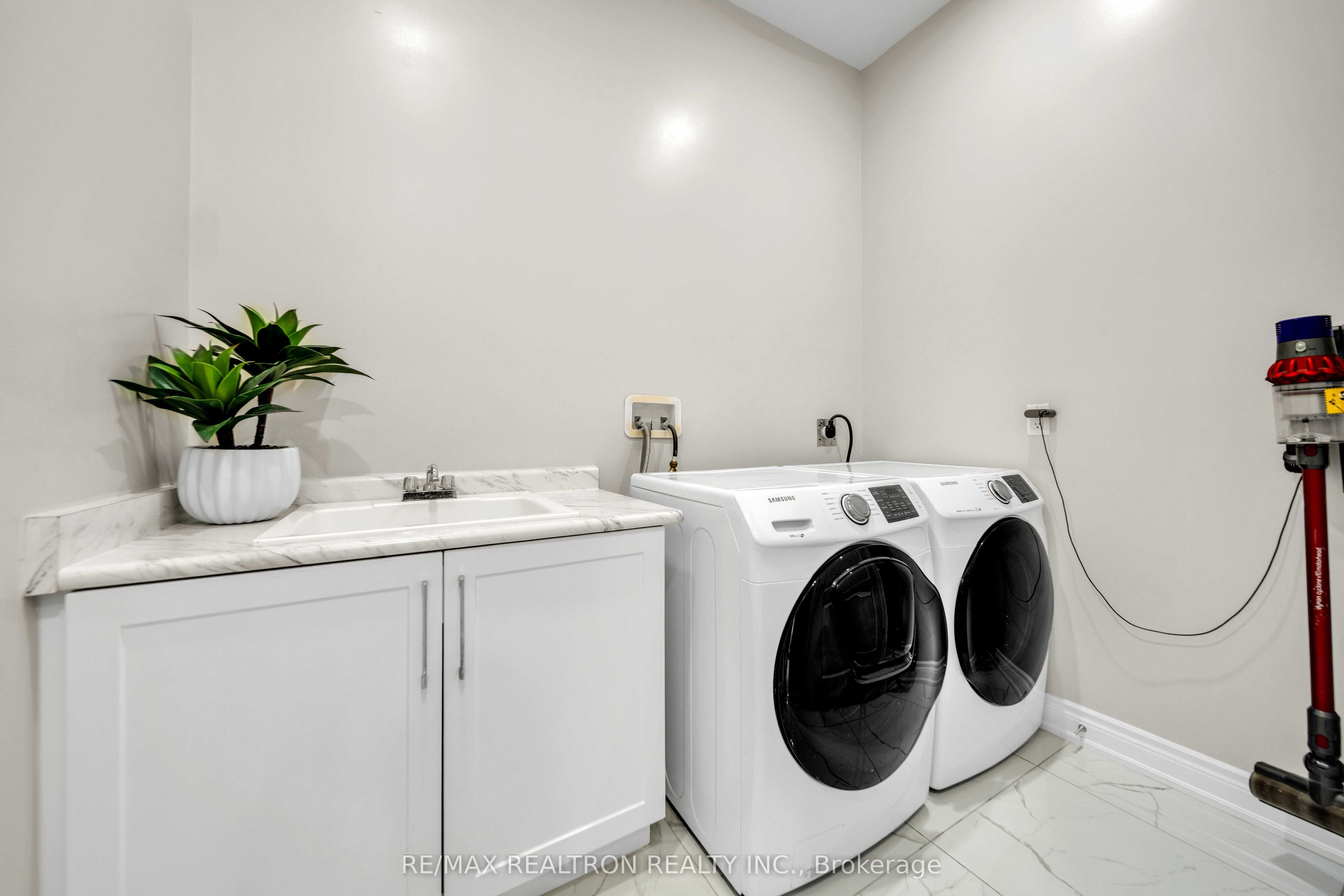 20 Tesla Crescent Property Photo 24
