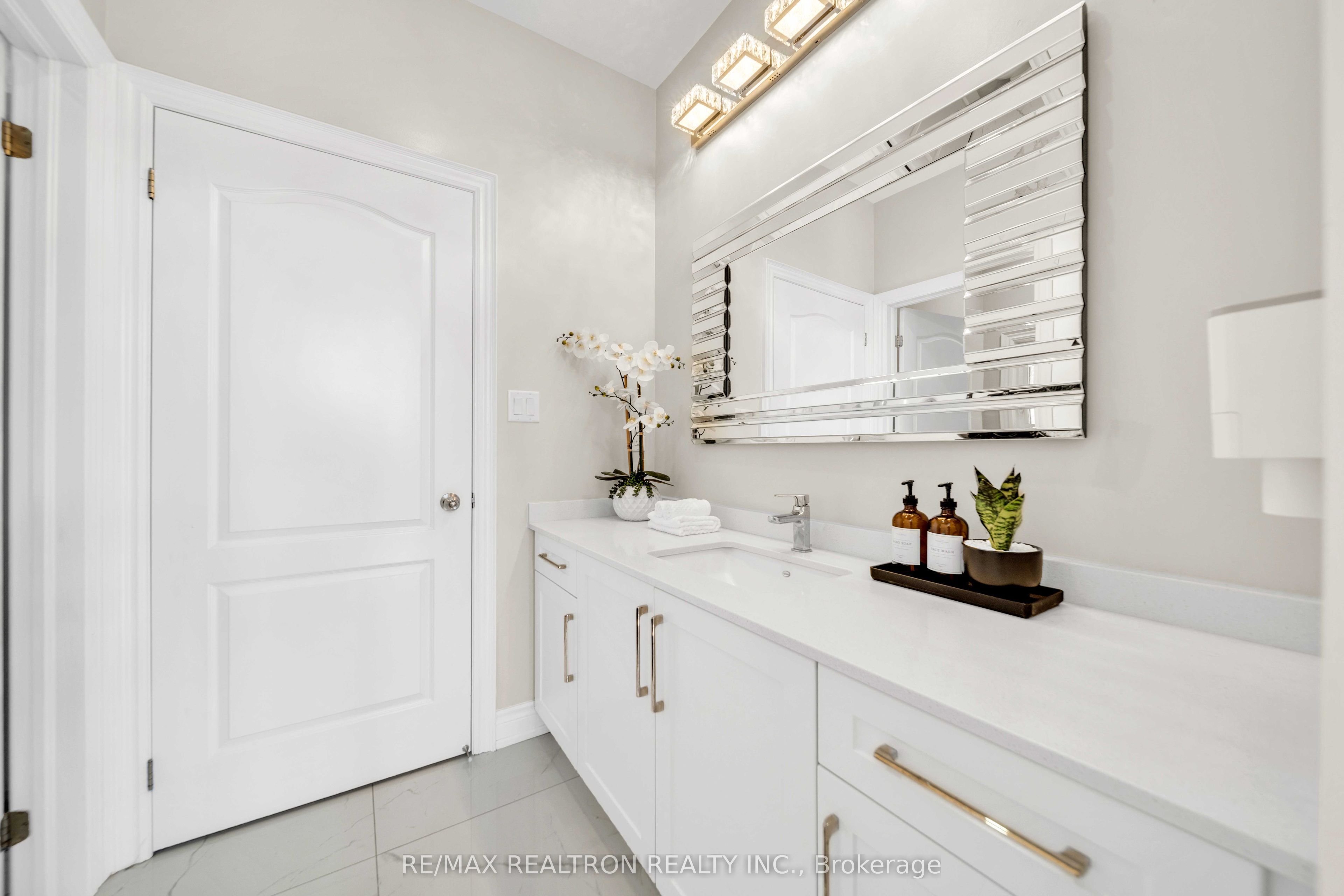 20 Tesla Crescent Property Photo 35