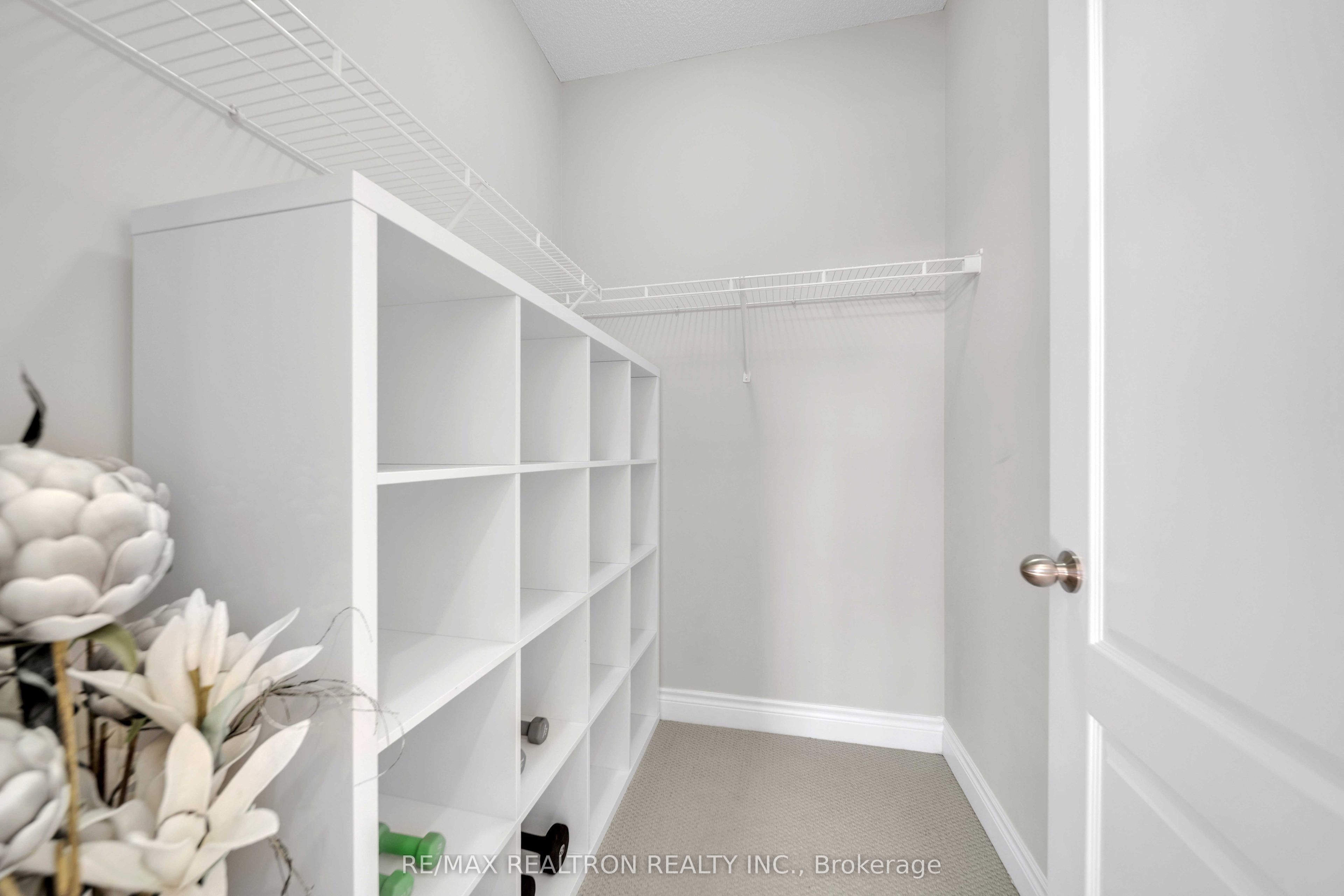 20 Tesla Crescent Property Photo 37