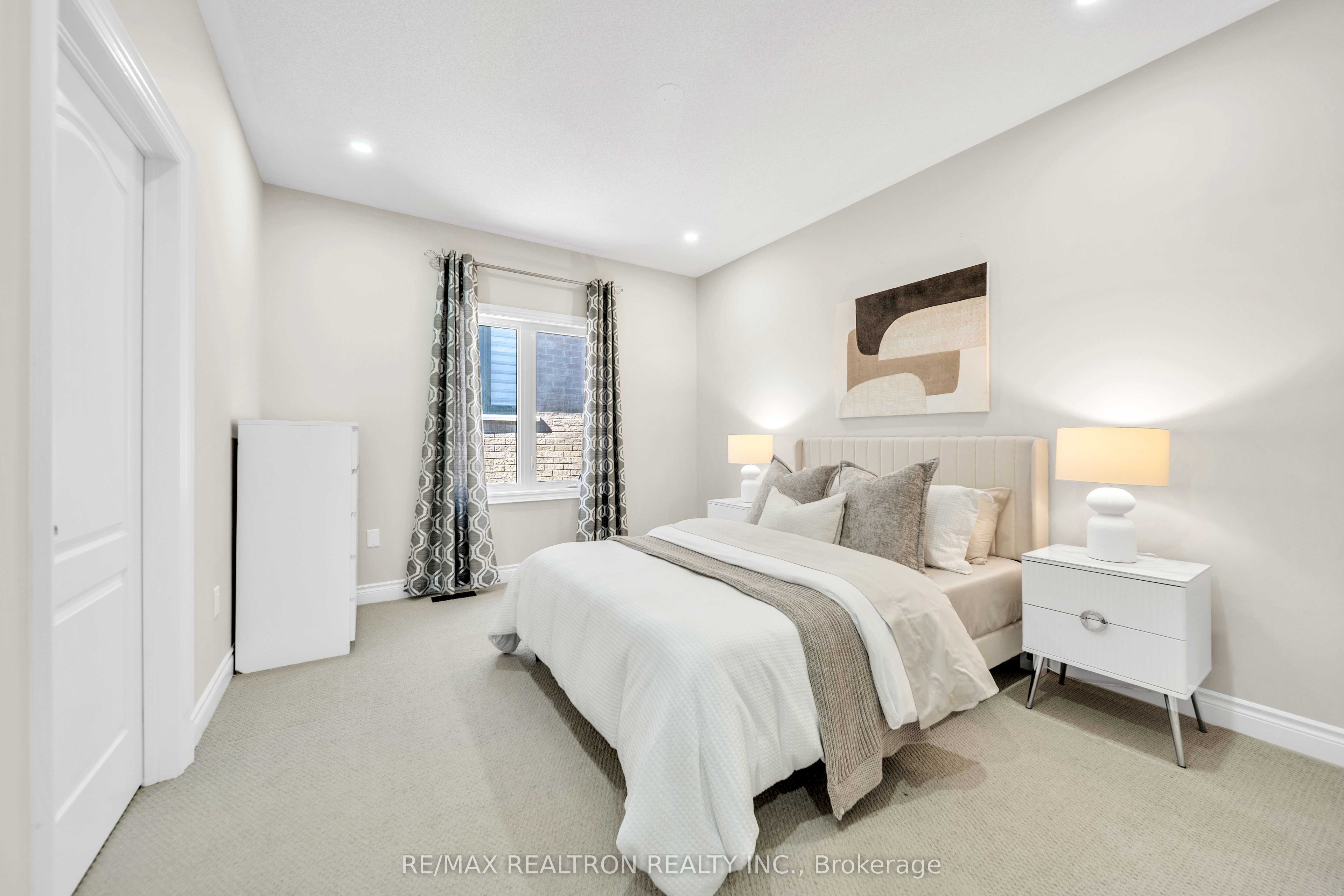 20 Tesla Crescent Property Photo 41