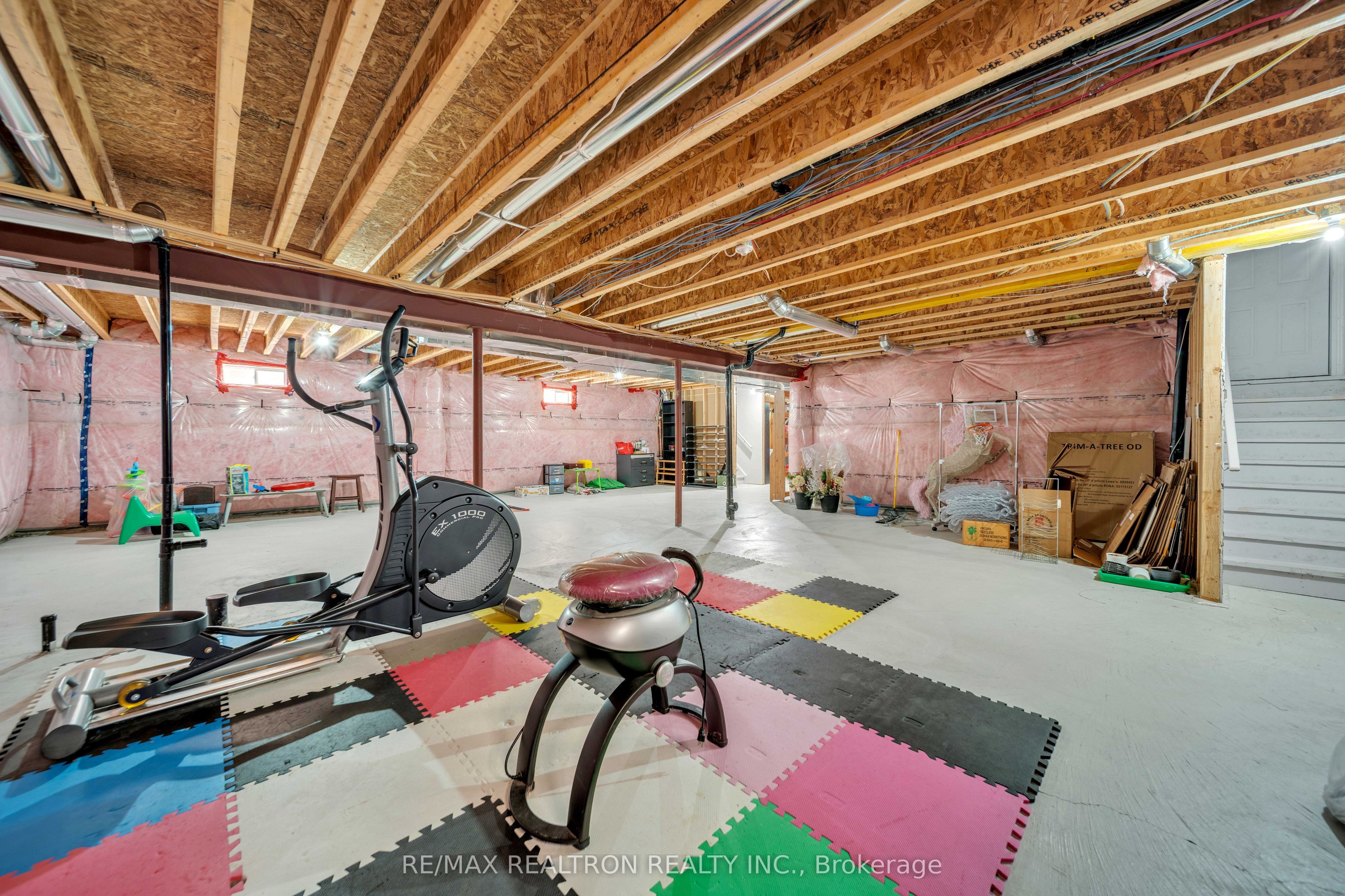20 Tesla Crescent Property Photo 45