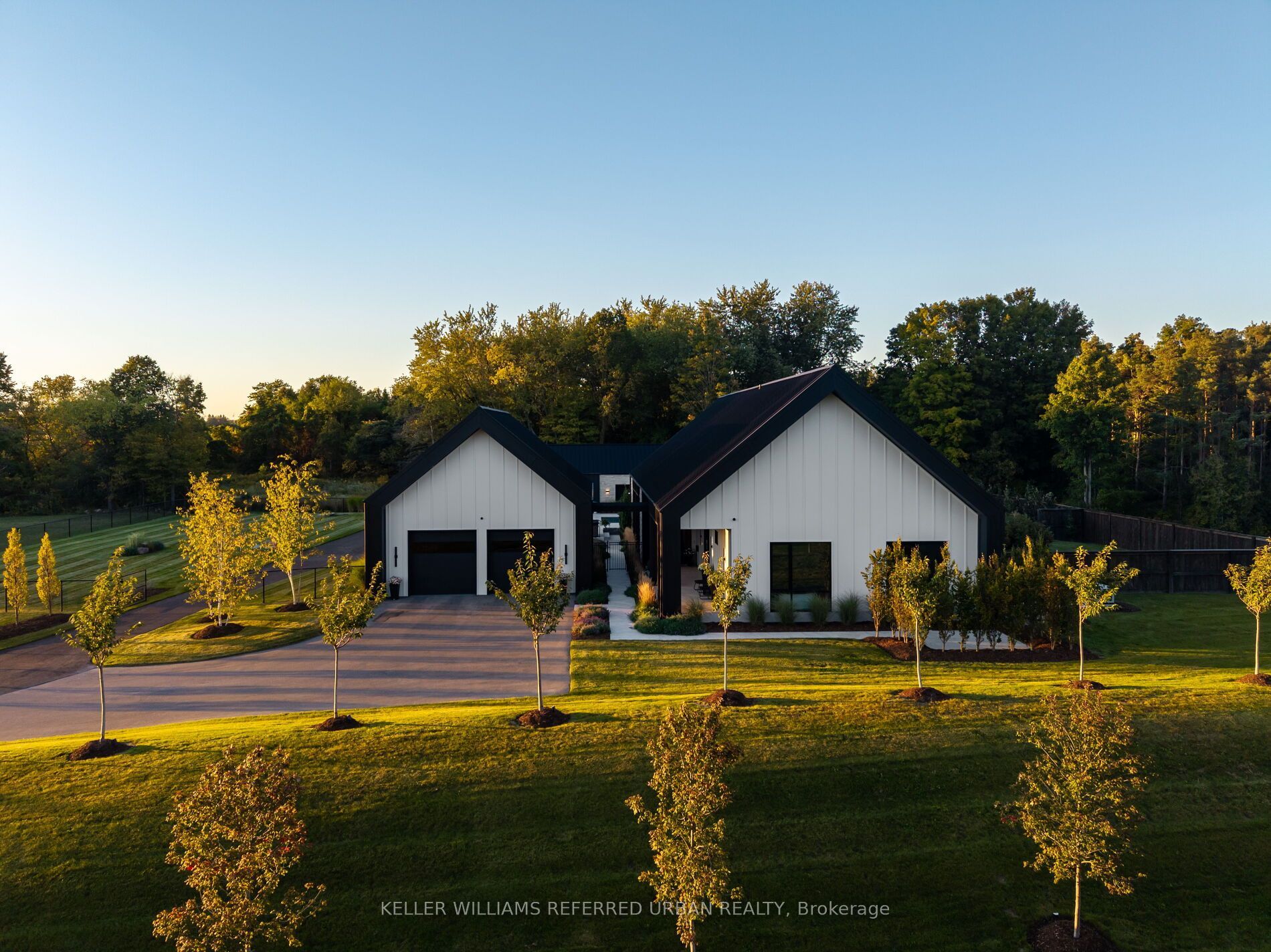 15600 Dufferin Street Property Photo 6