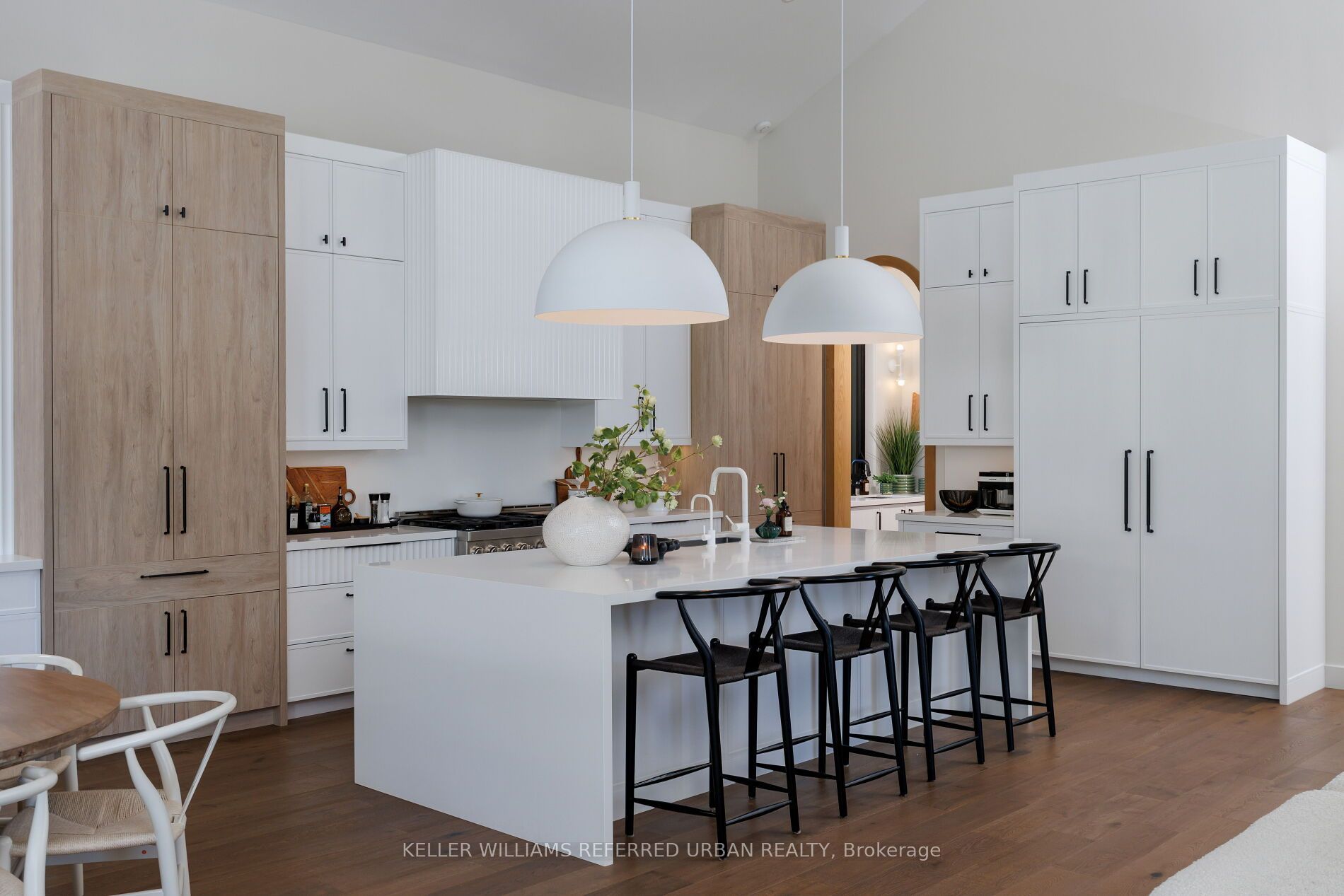 15600 Dufferin Street Property Photo 17