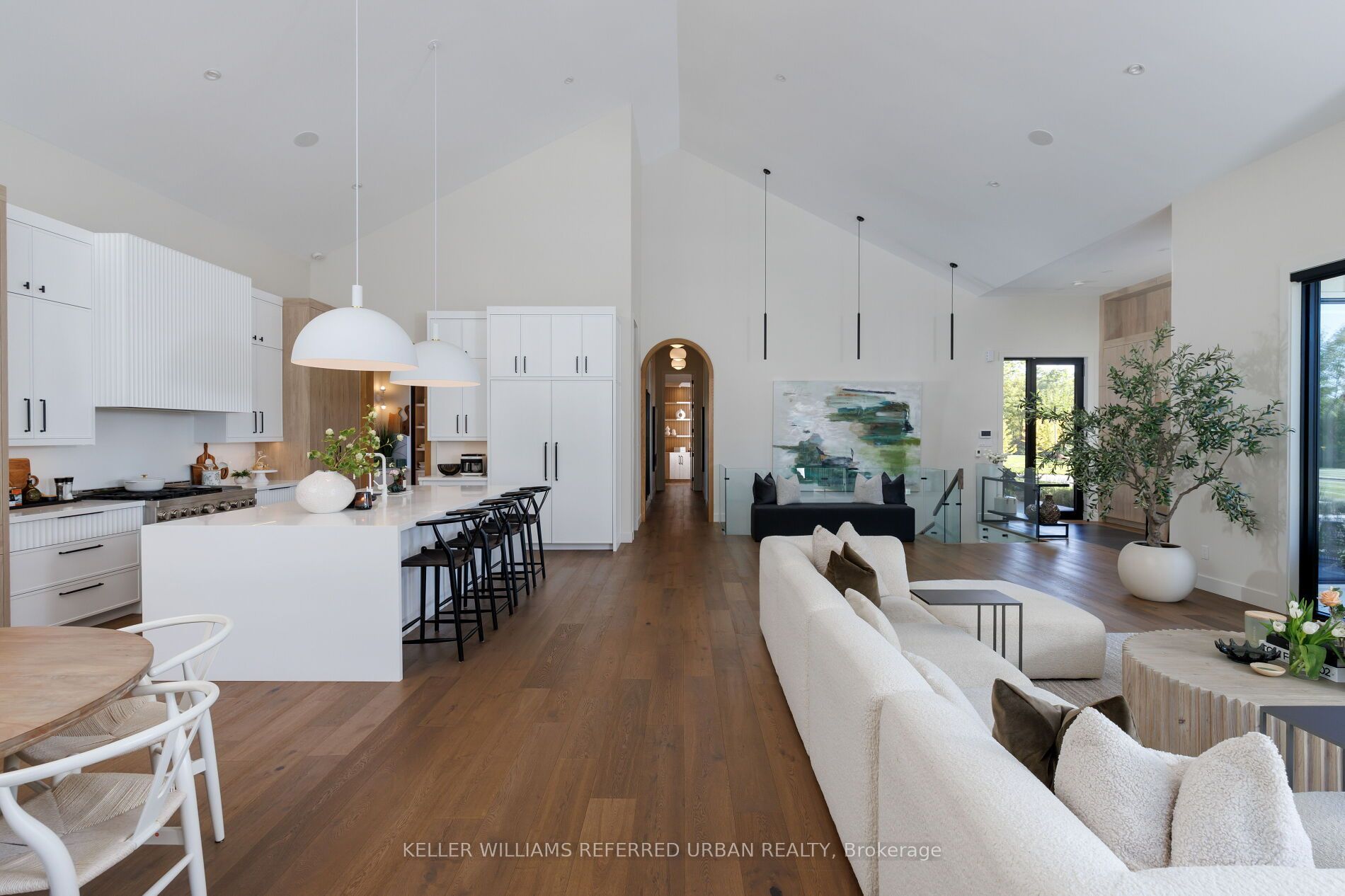 15600 Dufferin Street Property Photo 21