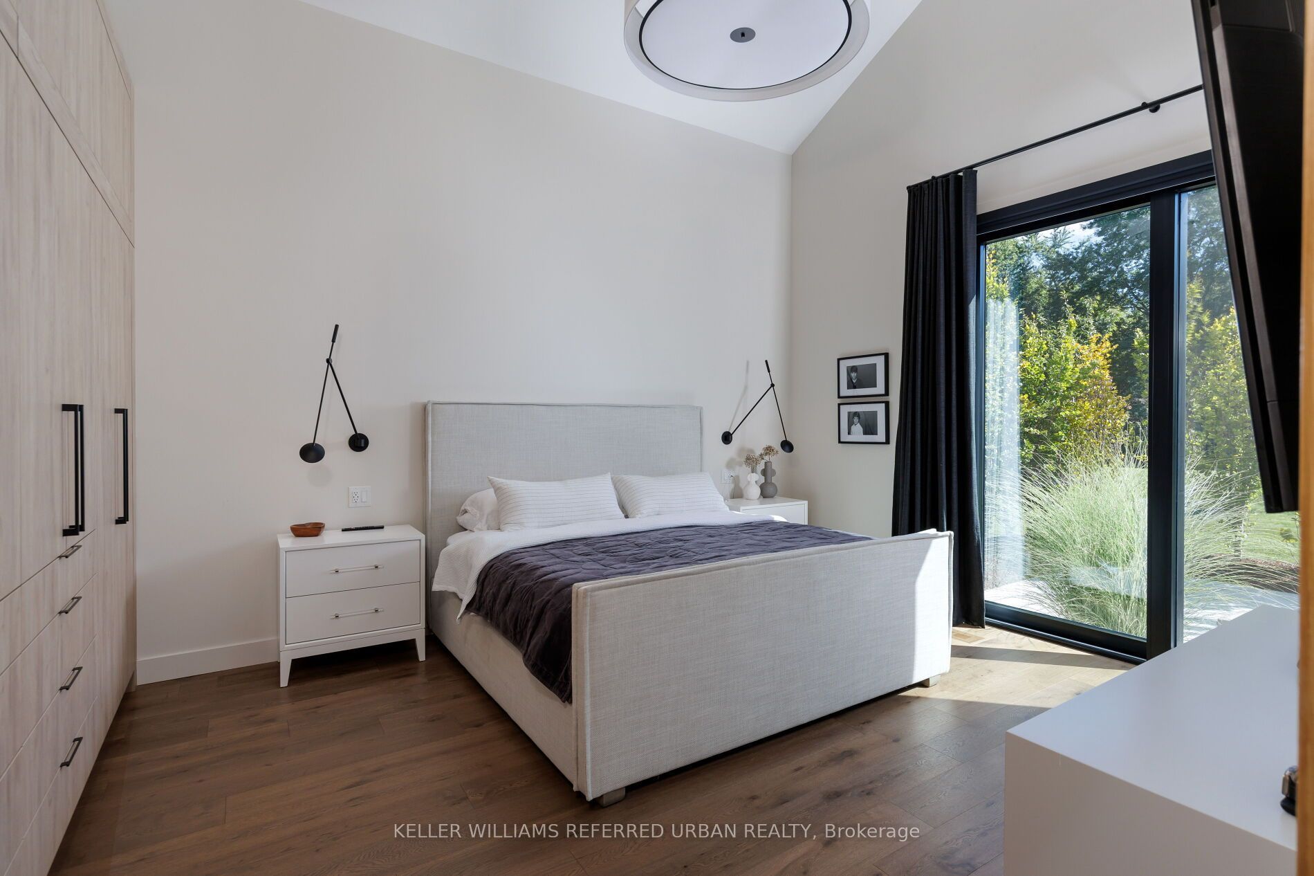 15600 Dufferin Street Property Photo 25