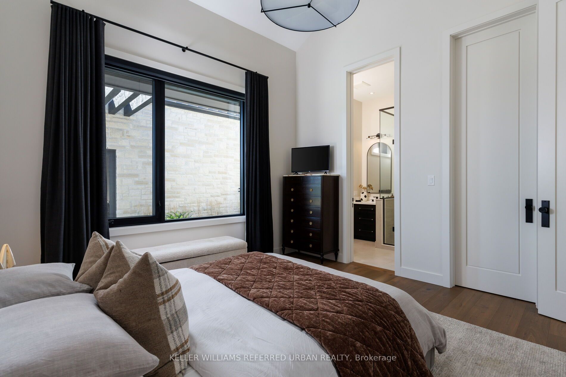 15600 Dufferin Street Property Photo 34