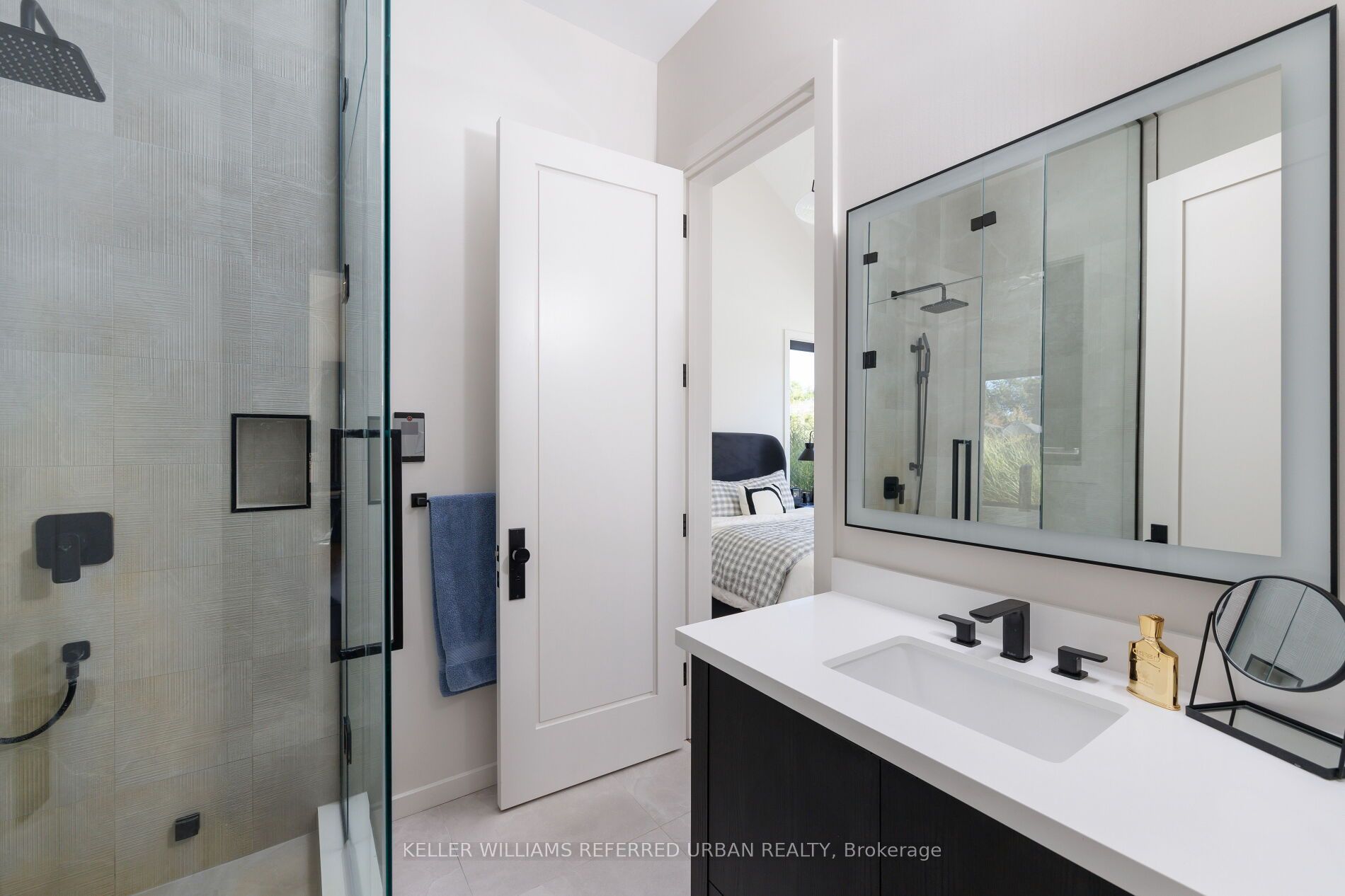 15600 Dufferin Street Property Photo 48