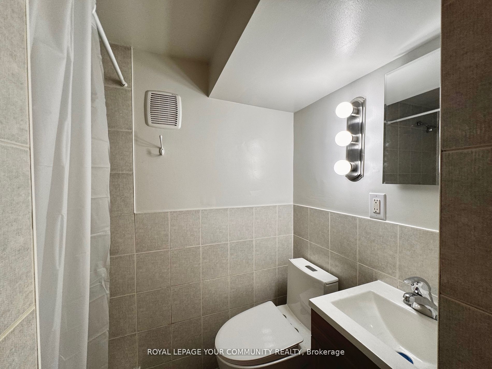 246 Elka Drive Apt A Property Photo 8