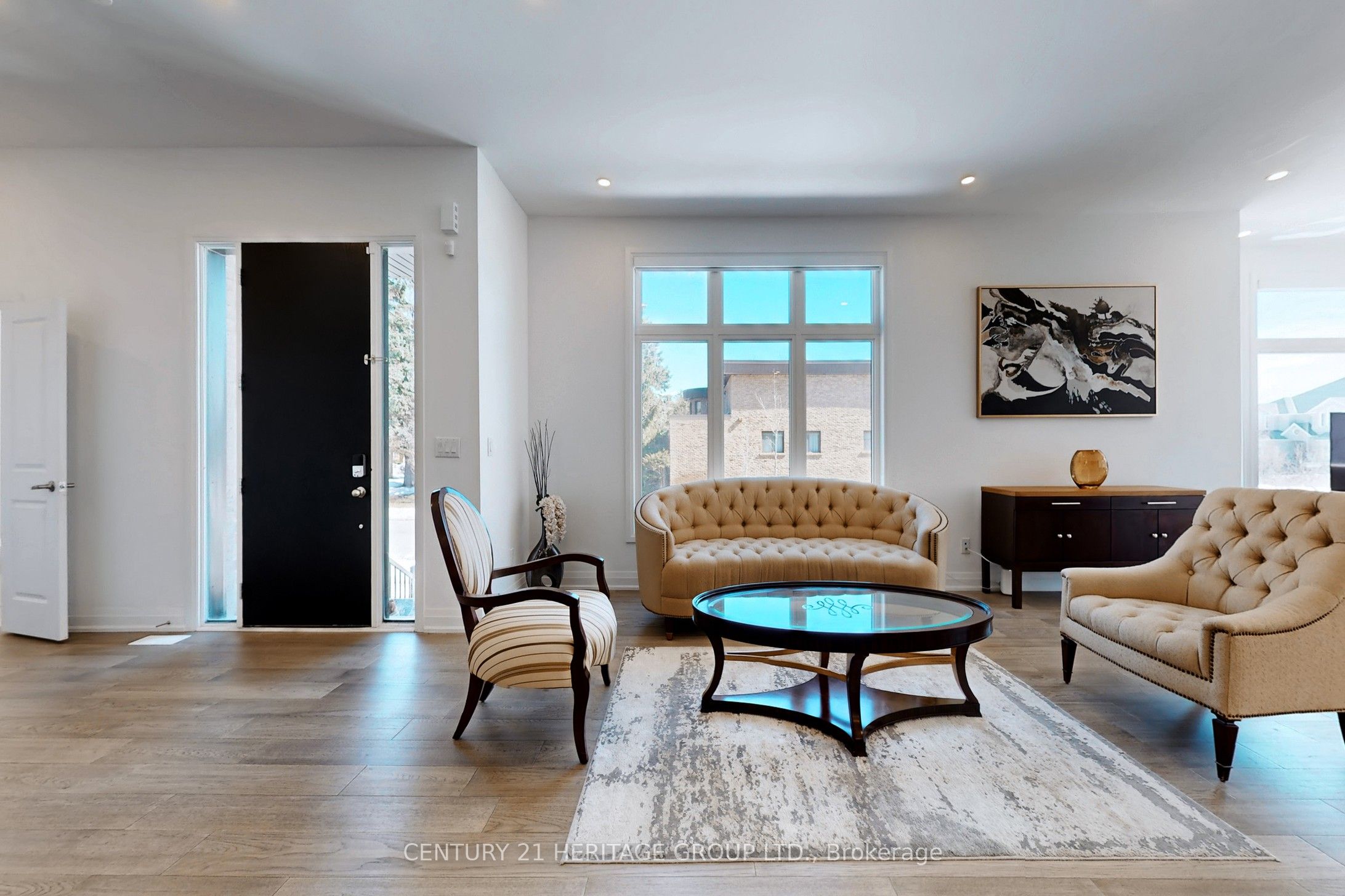 251 Oxford Street Property Photo 3