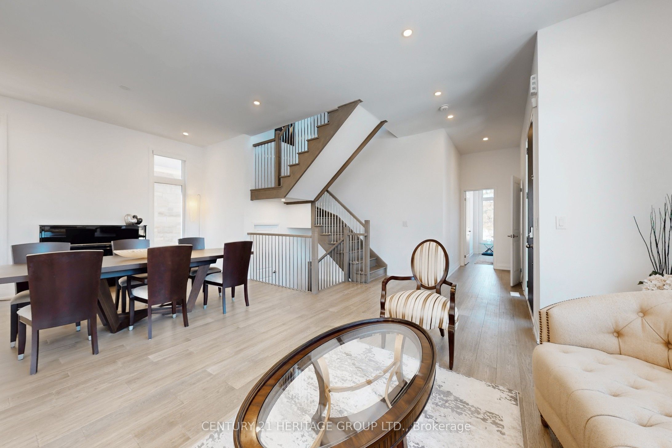 251 Oxford Street Property Photo 5