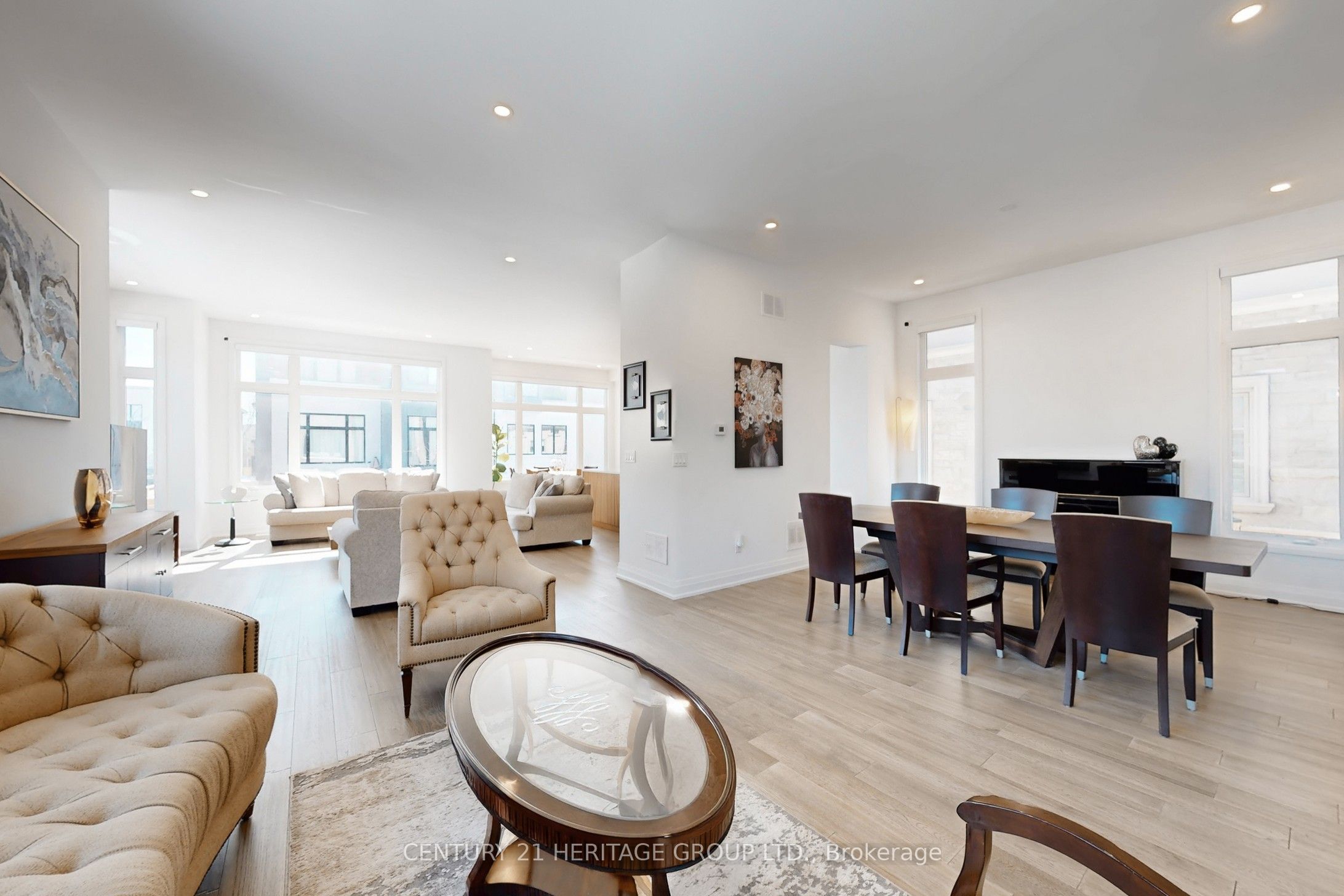 251 Oxford Street Property Photo 7