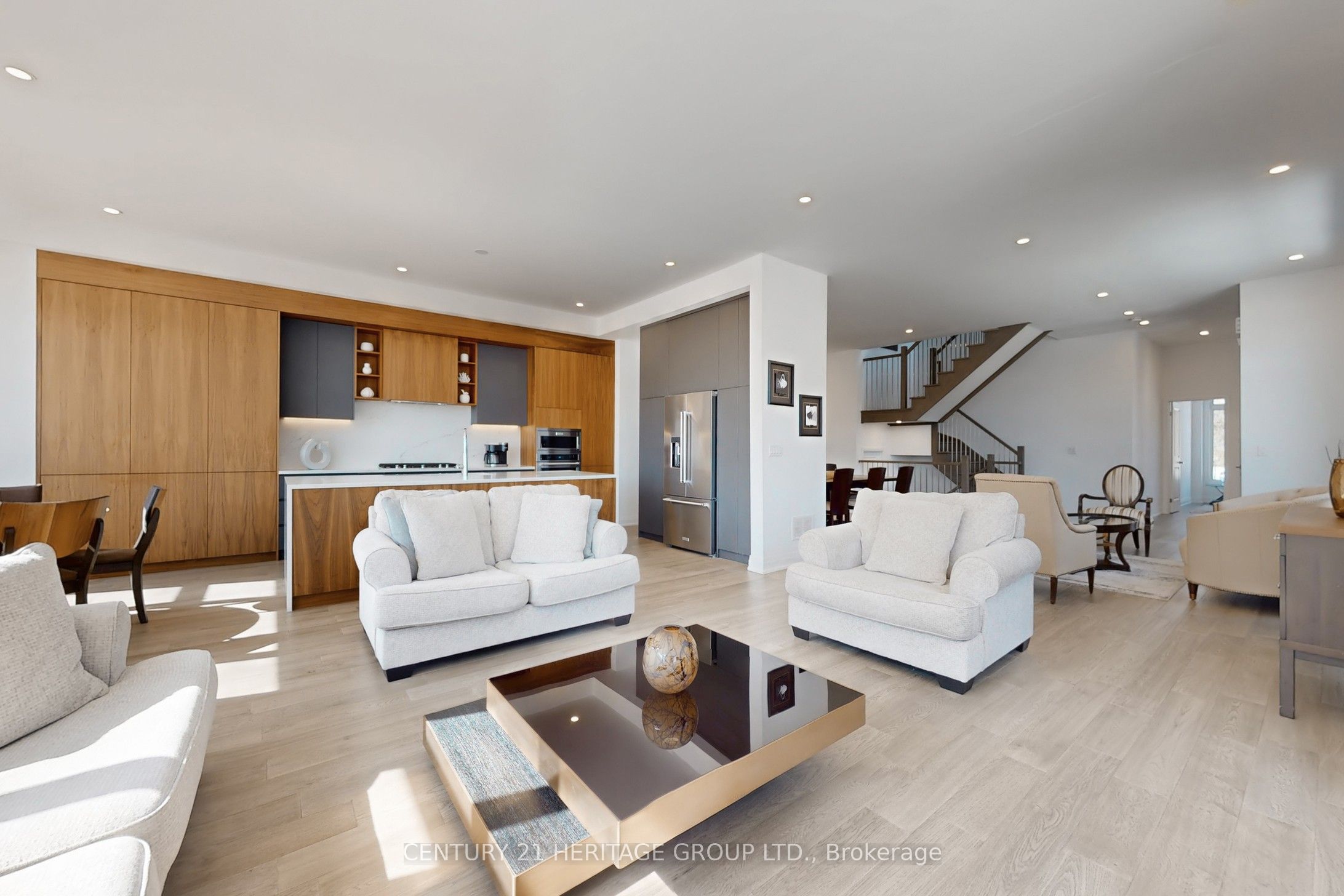 251 Oxford Street Property Photo 9