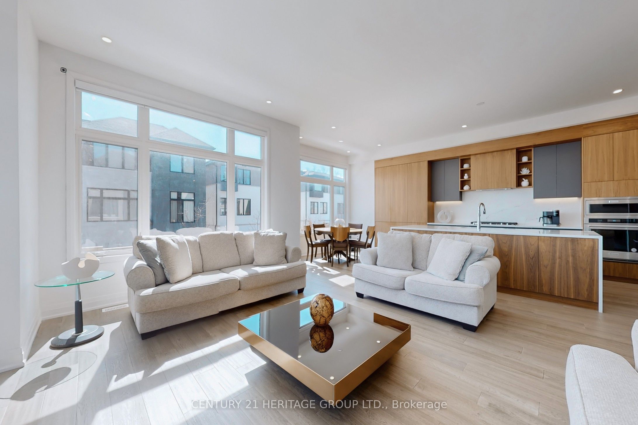251 Oxford Street Property Photo 10