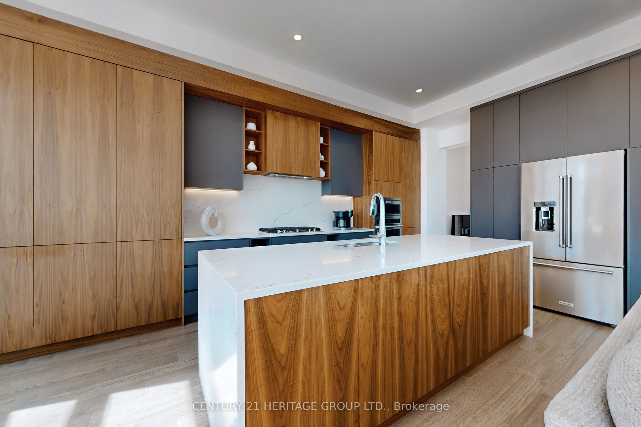 251 Oxford Street Property Photo 12