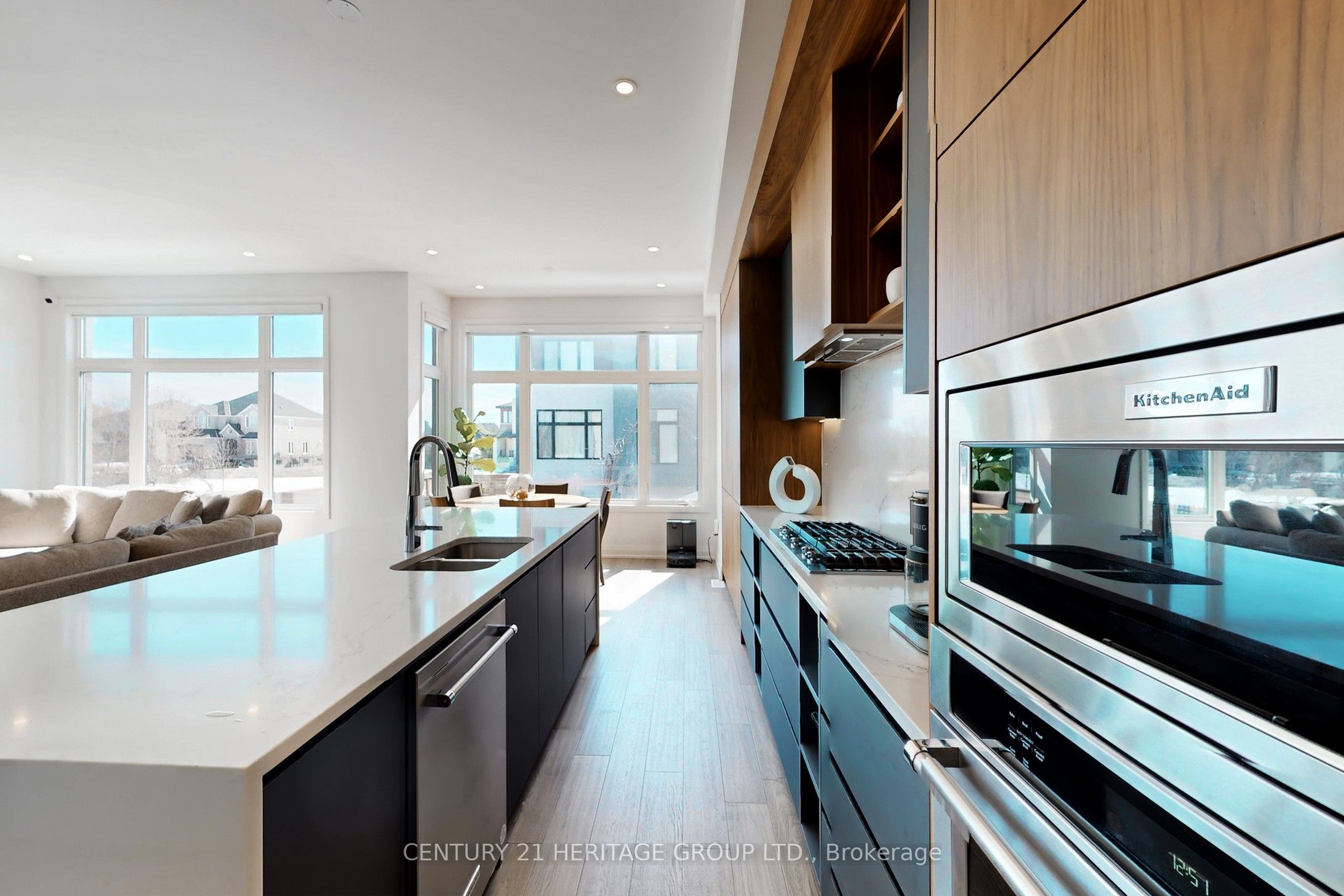 251 Oxford Street Property Photo 15
