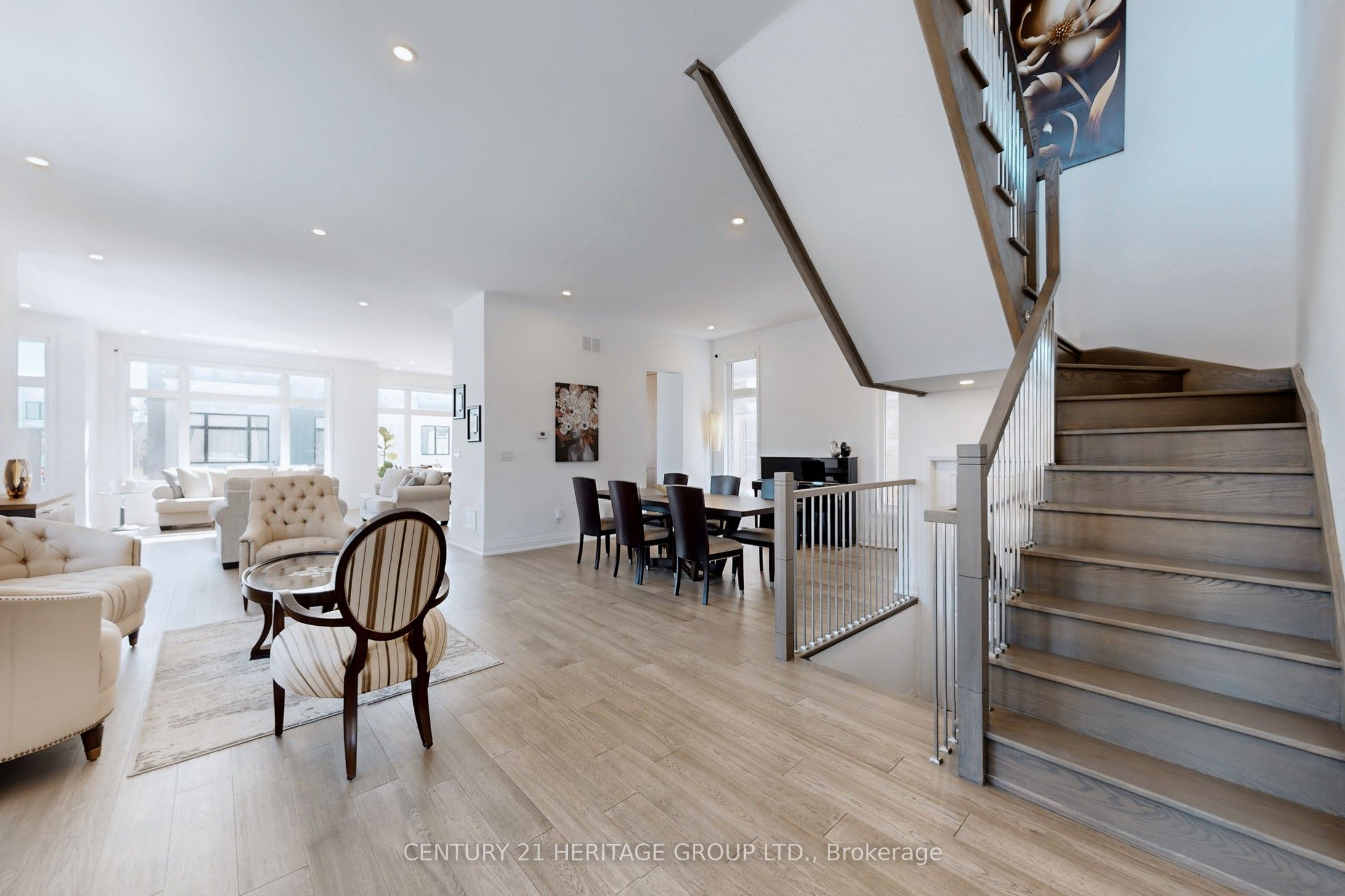 251 Oxford Street Property Photo 16
