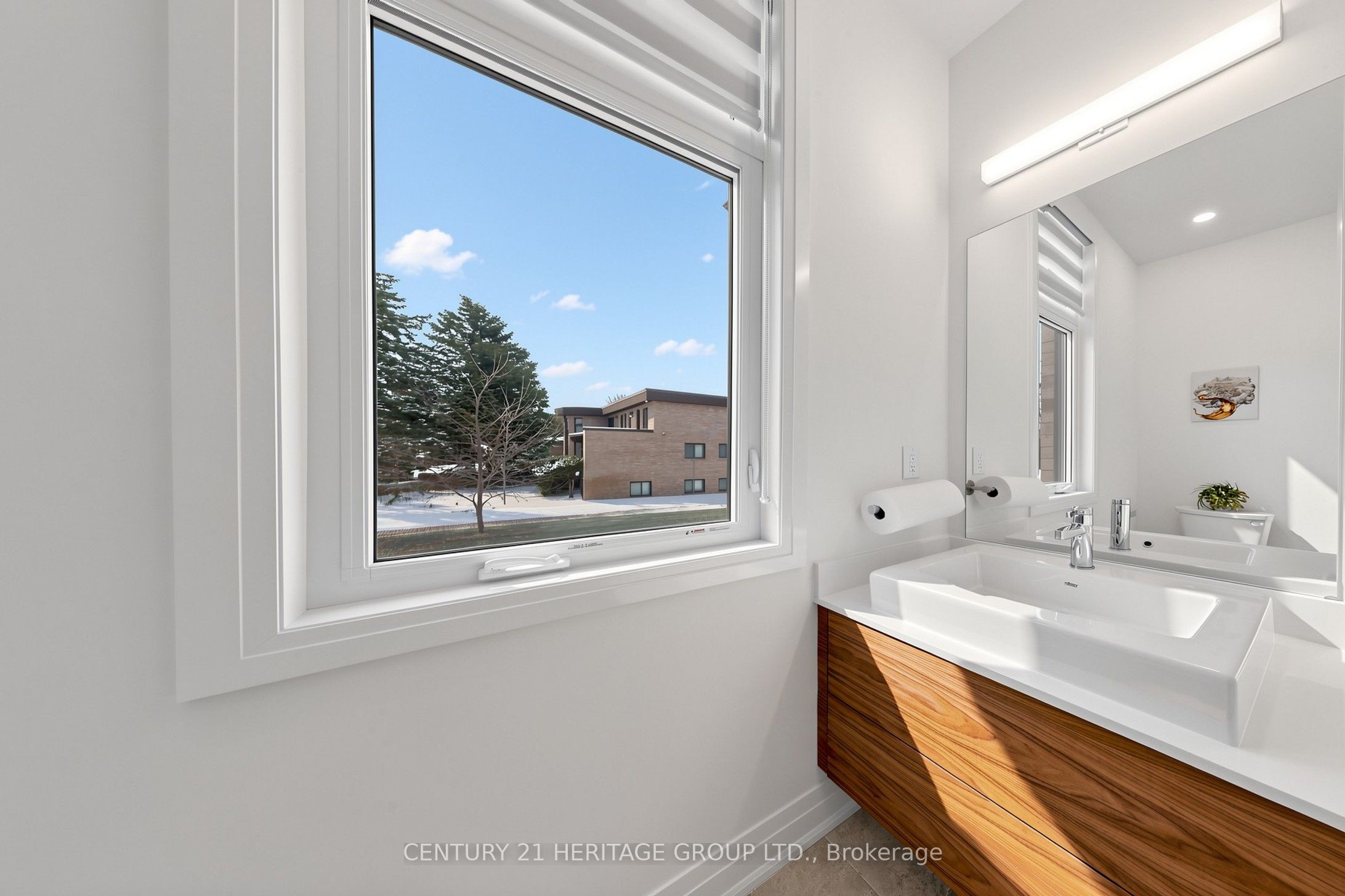 251 Oxford Street Property Photo 17
