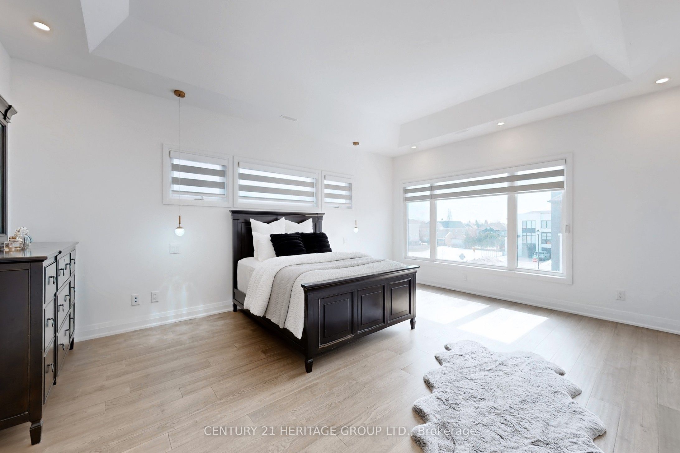 251 Oxford Street Property Photo 24