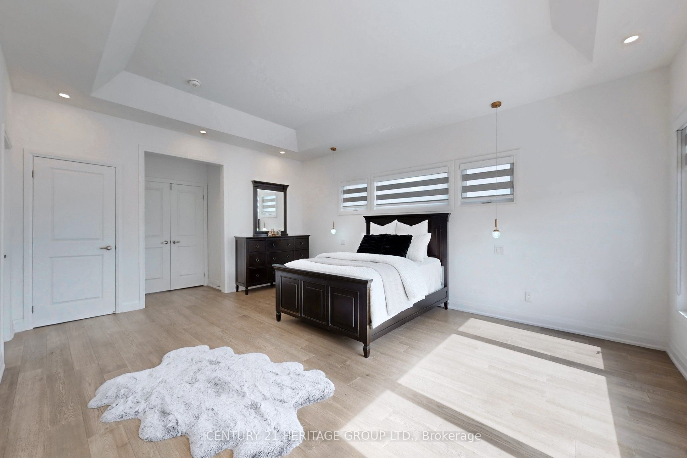 251 Oxford Street Property Photo 25
