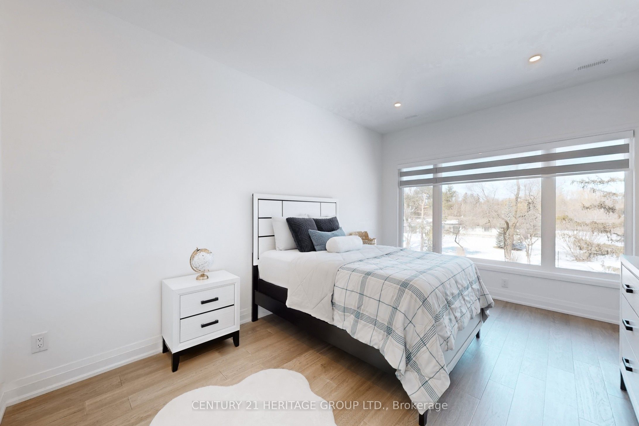 251 Oxford Street Property Photo 32