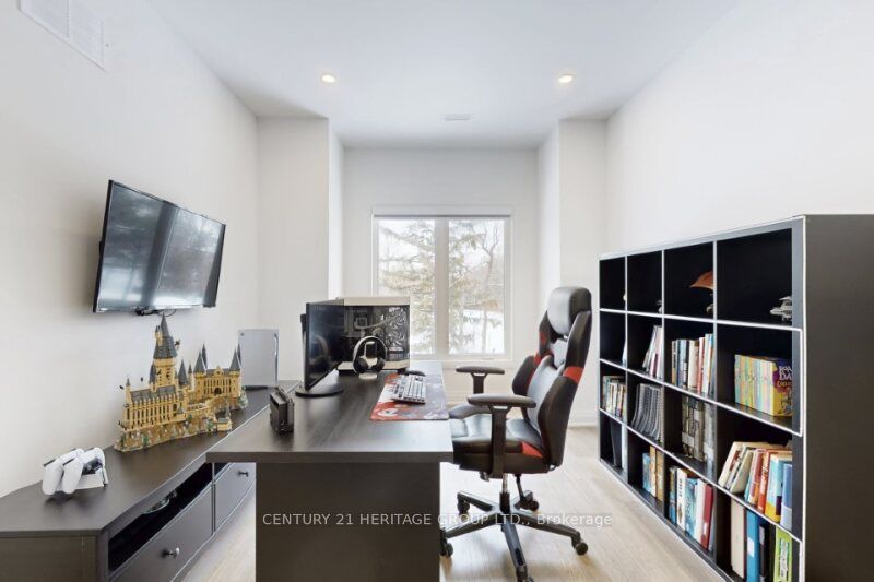 251 Oxford Street Property Photo 35