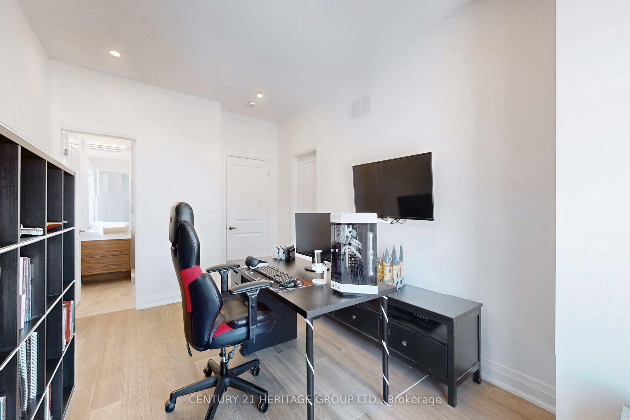 251 Oxford Street Property Photo 36