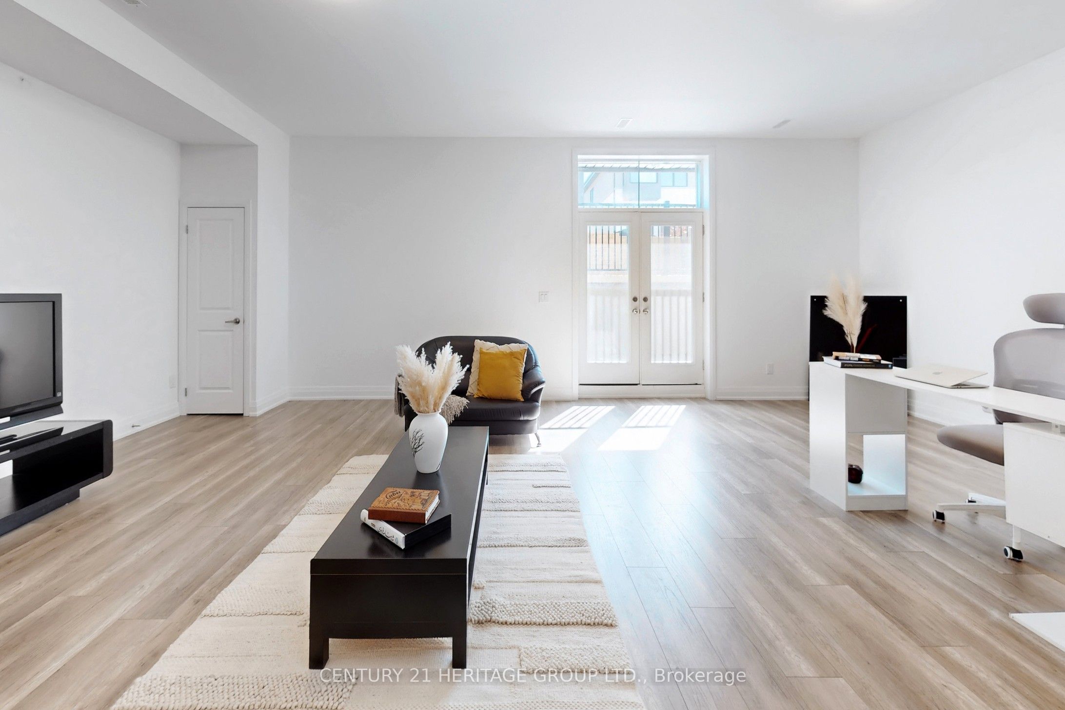 251 Oxford Street Property Photo 38