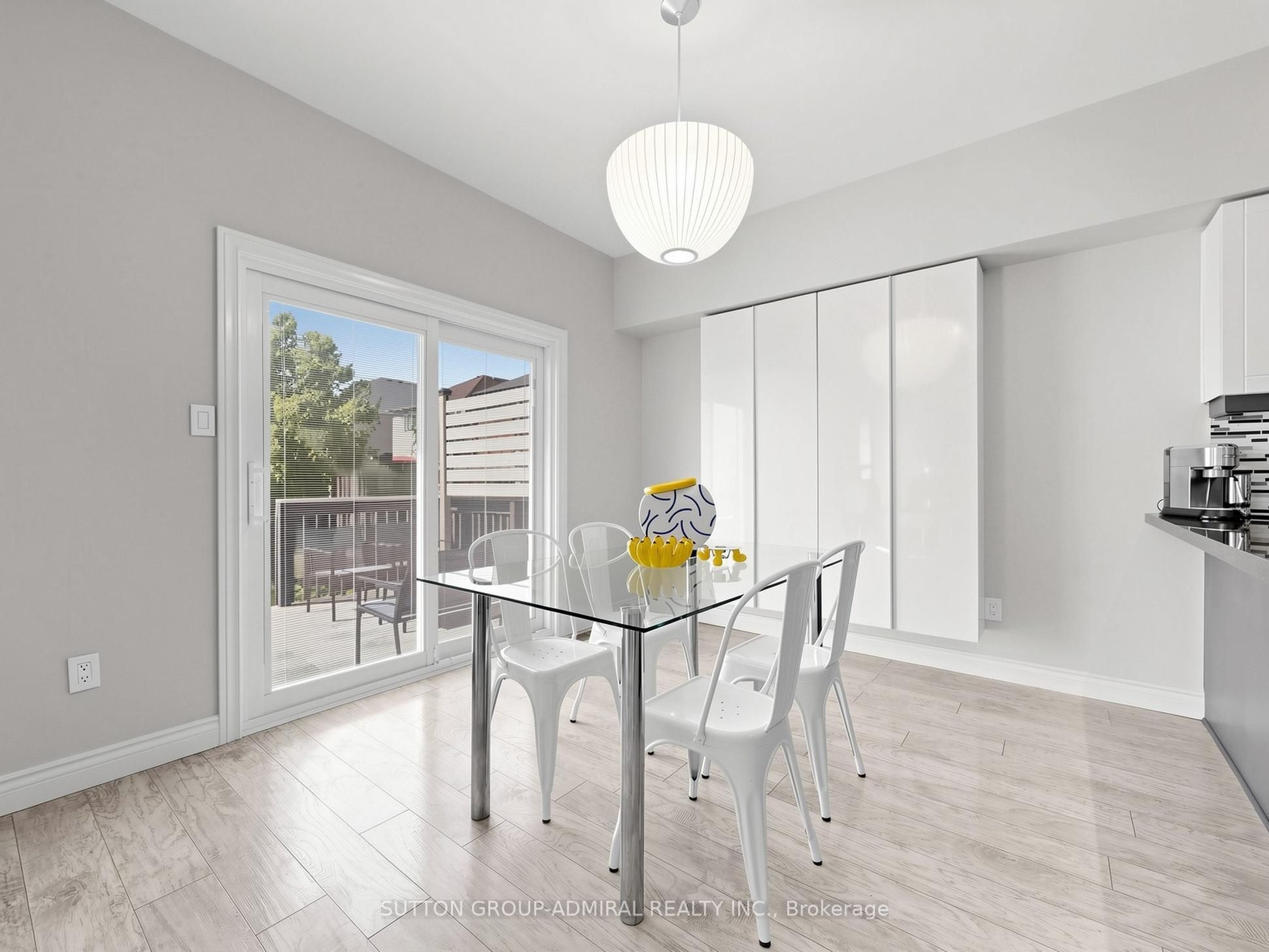 10 Silver Oaks Boulevard Property Photo 7