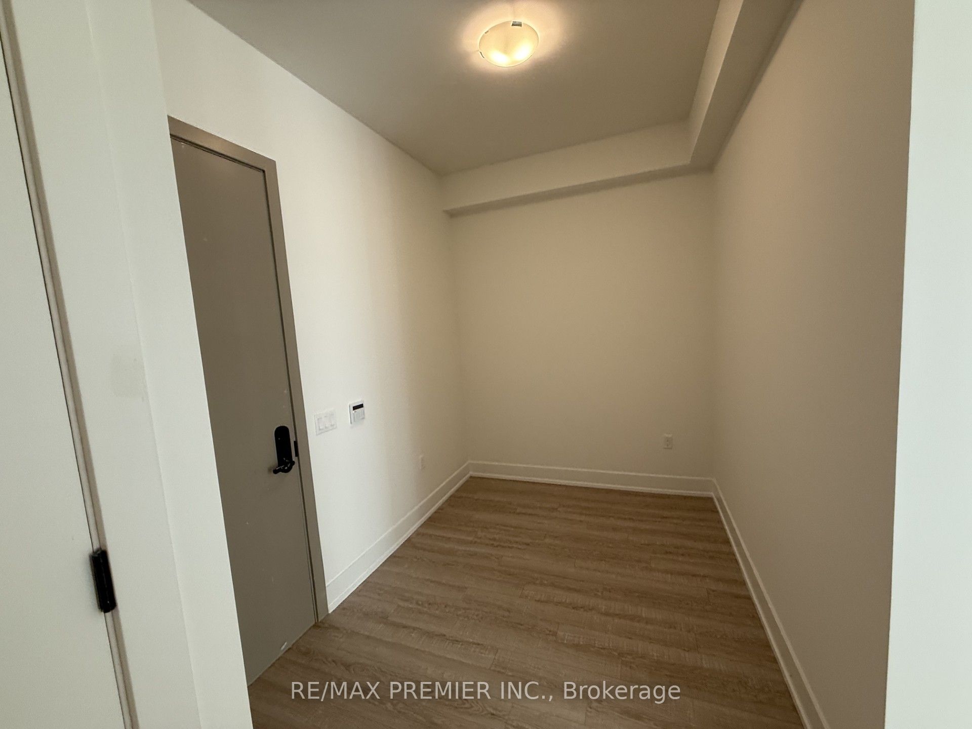 2075 King Road 106 Property Photo 11