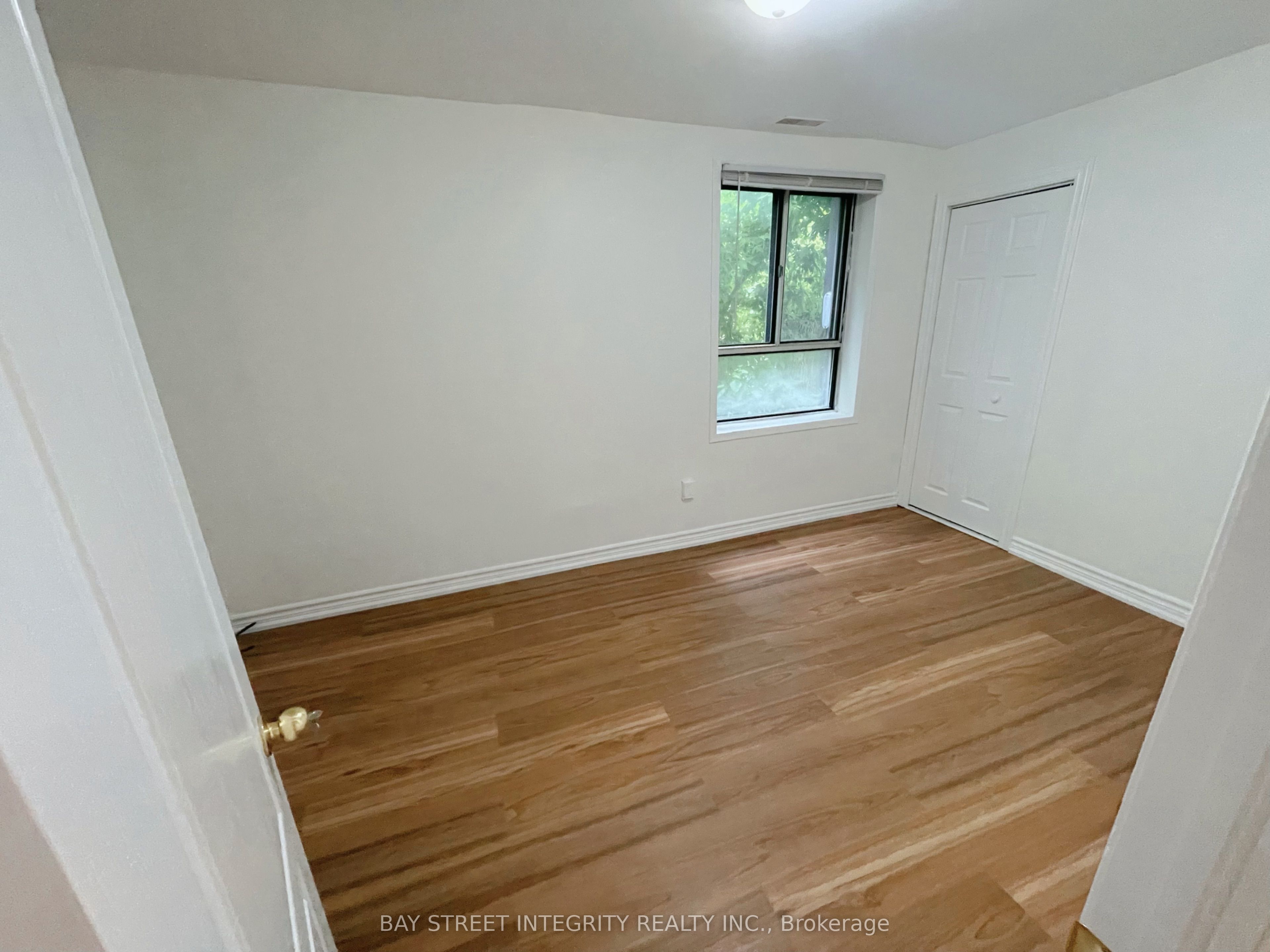 320 Miami Drive Main Floor Property Photo 4
