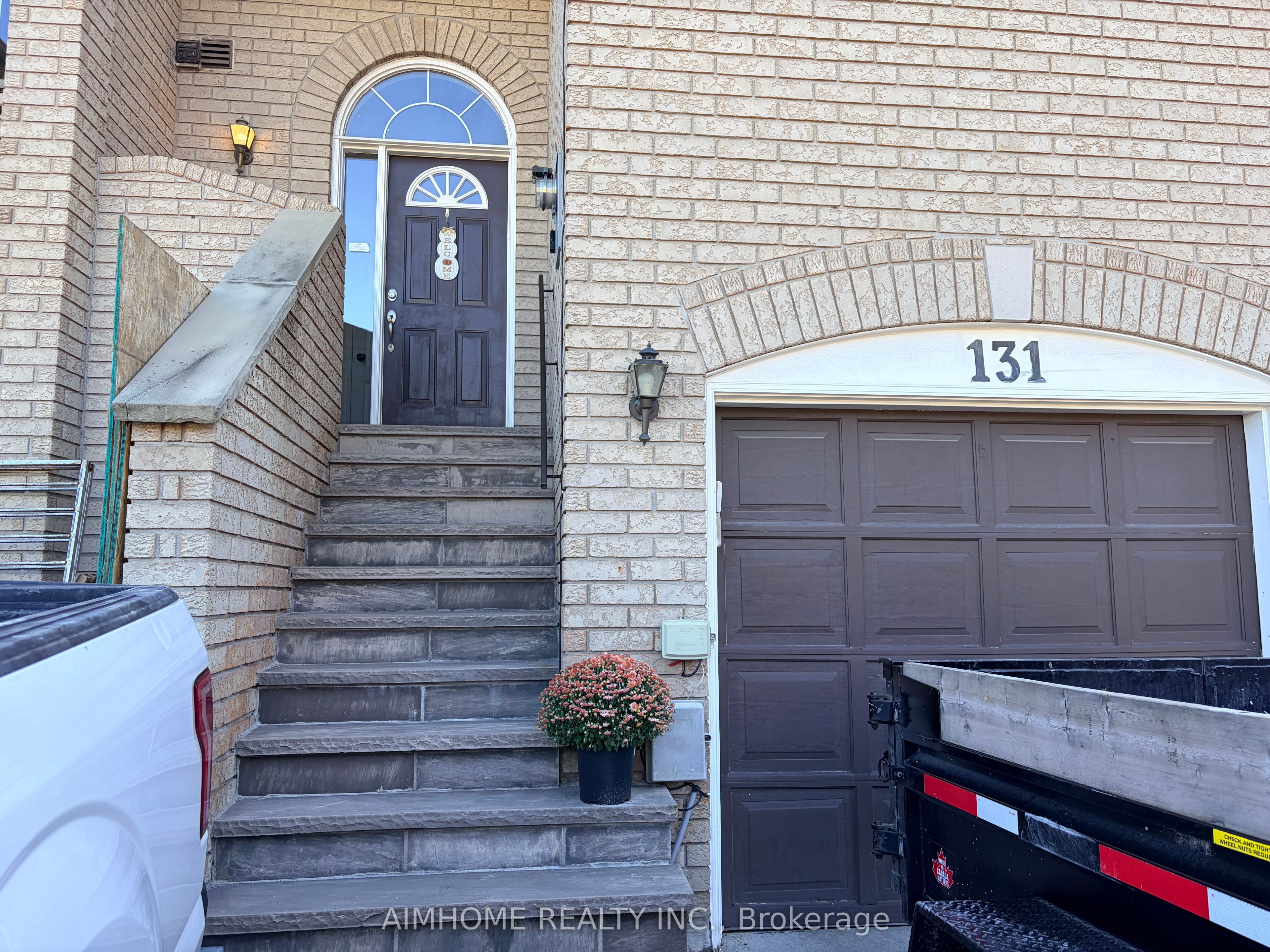 131 Bridlepath Street Property Photo 2