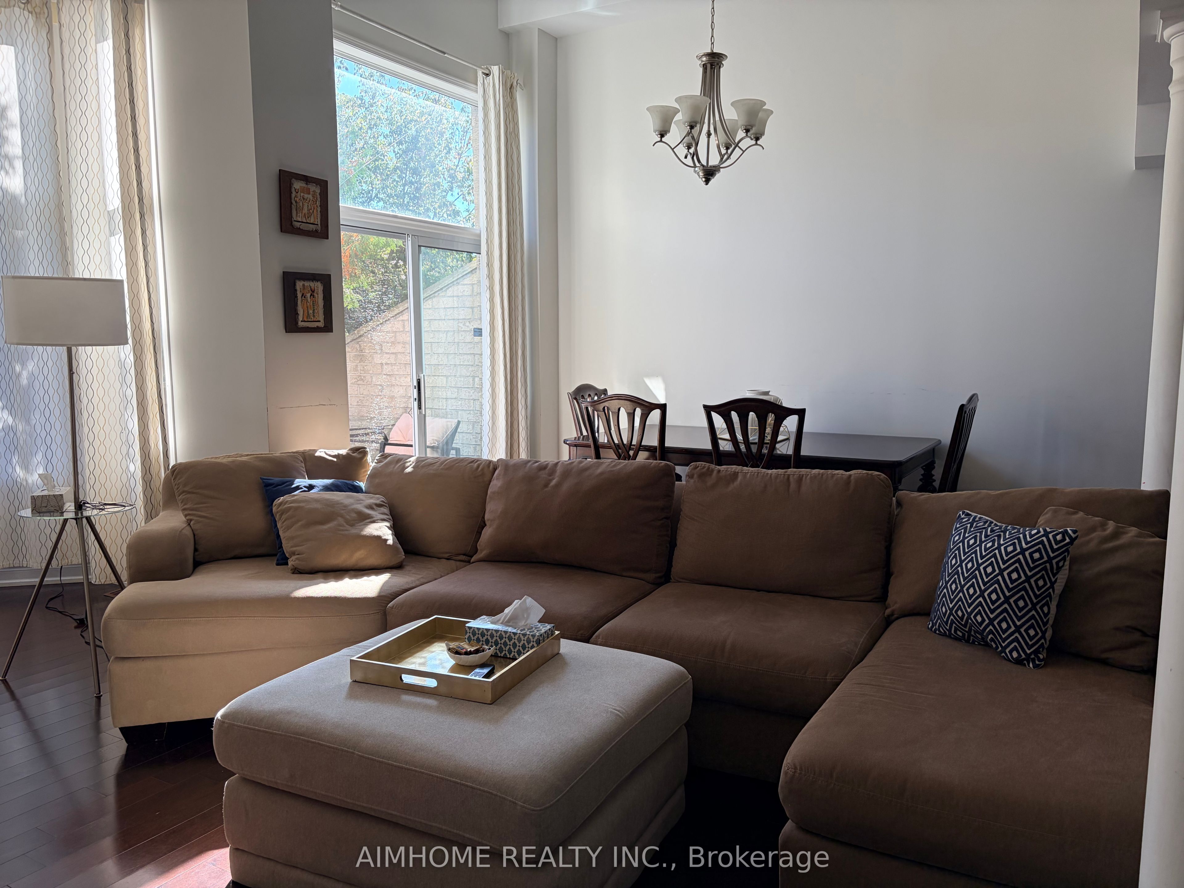 131 Bridlepath Street Property Photo 4