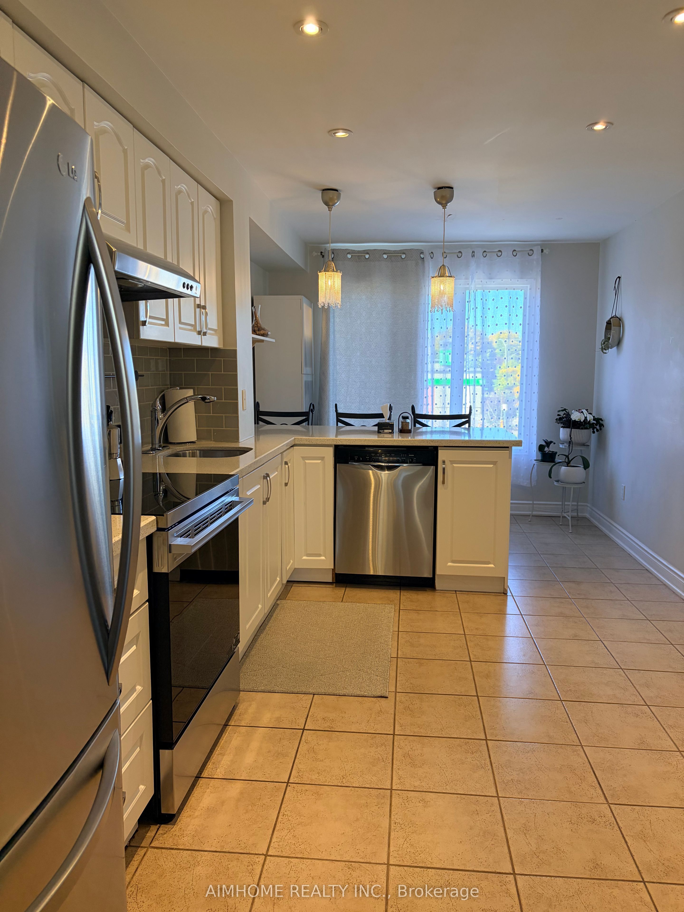 131 Bridlepath Street Property Photo 8