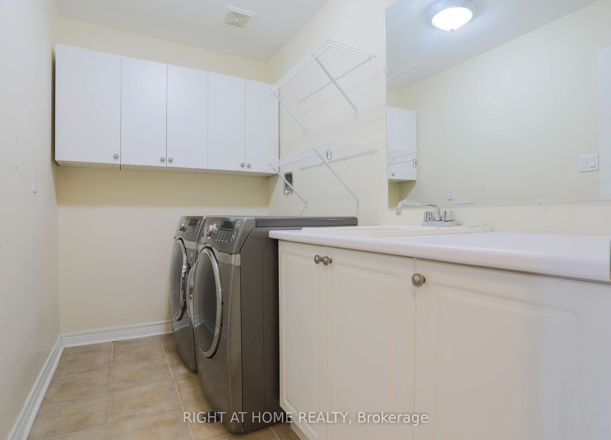 11 Littleriver Court Property Photo 17