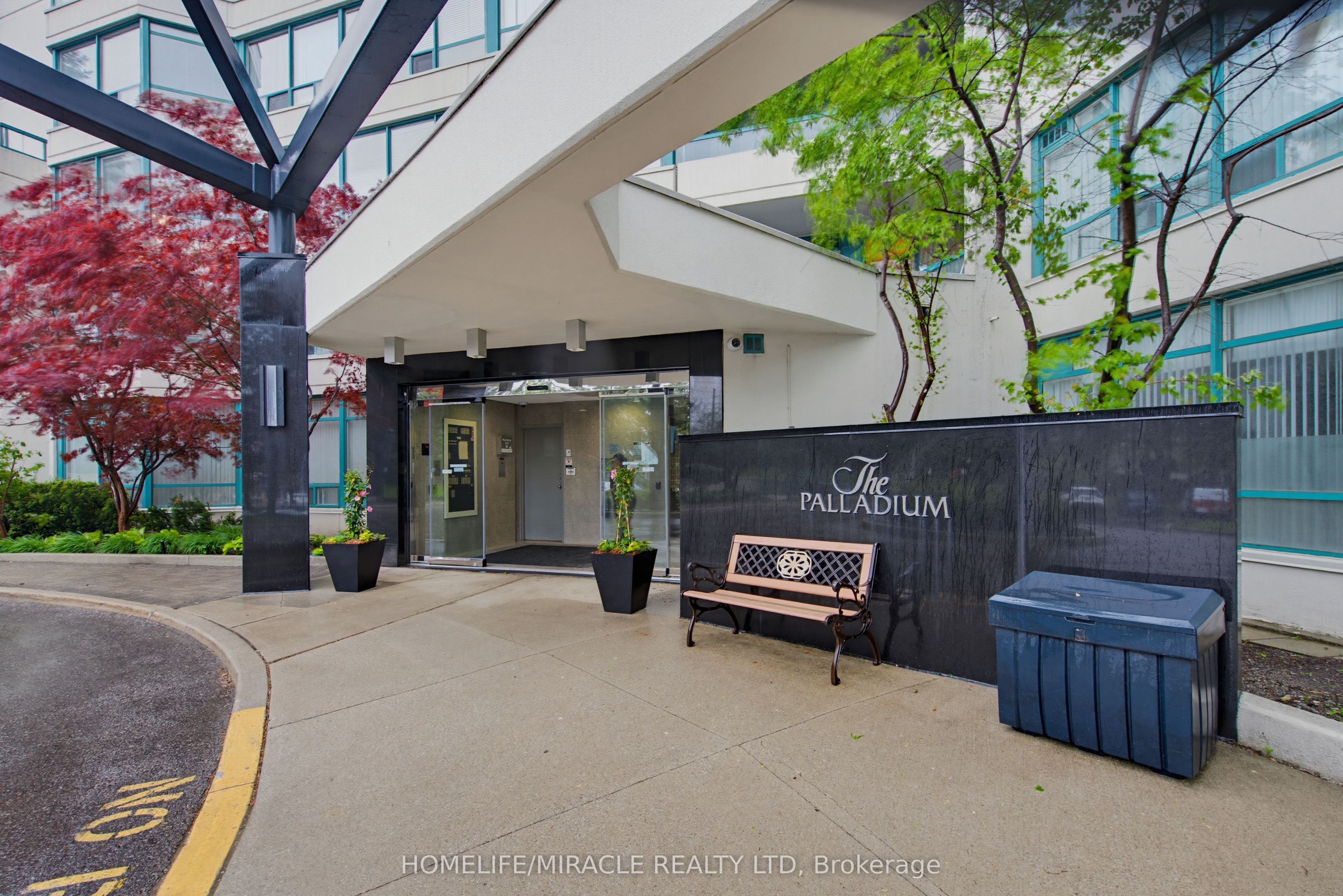 7250 Yonge Street Ph211 Property Photo 2