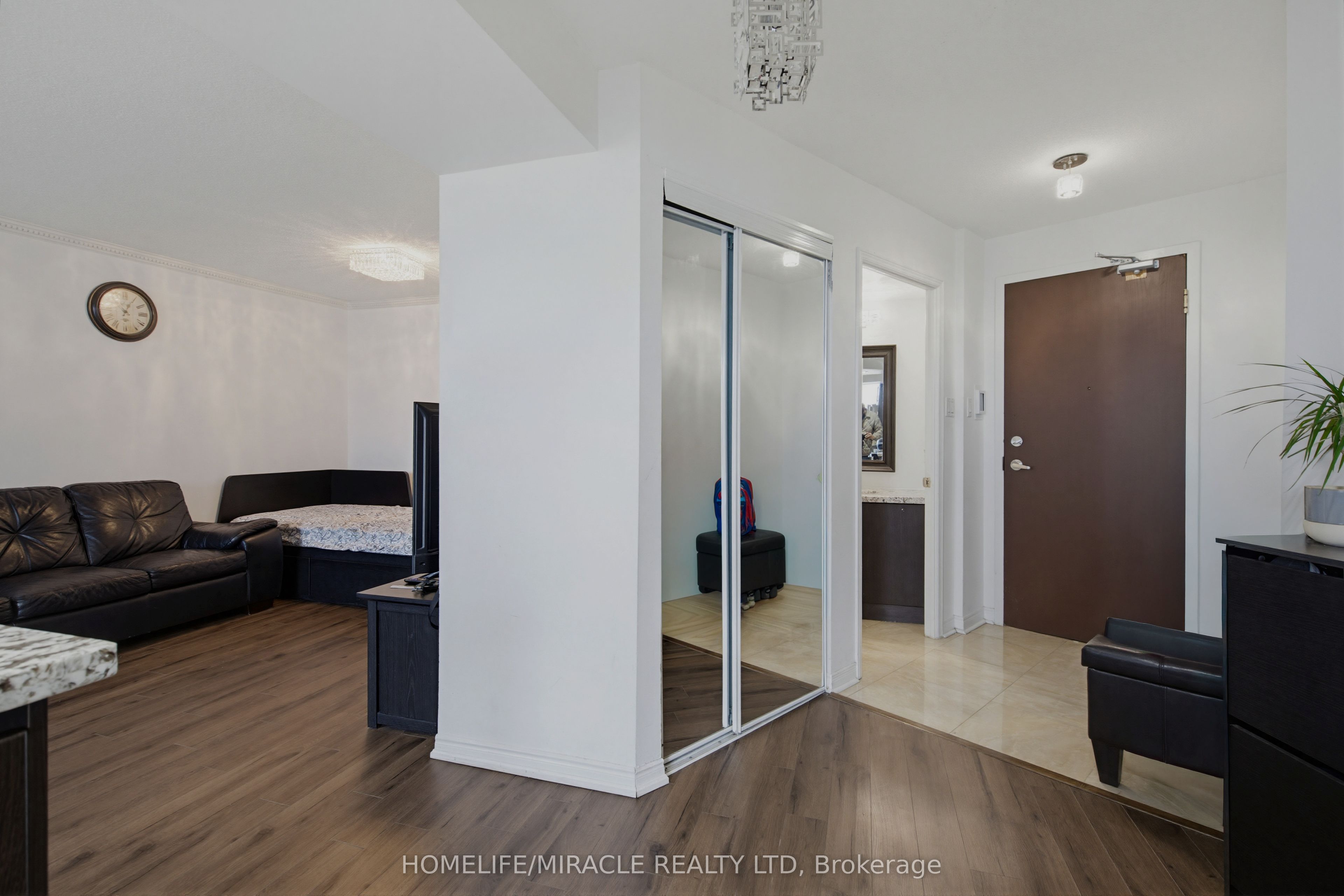 7250 Yonge Street Ph211 Property Photo 5