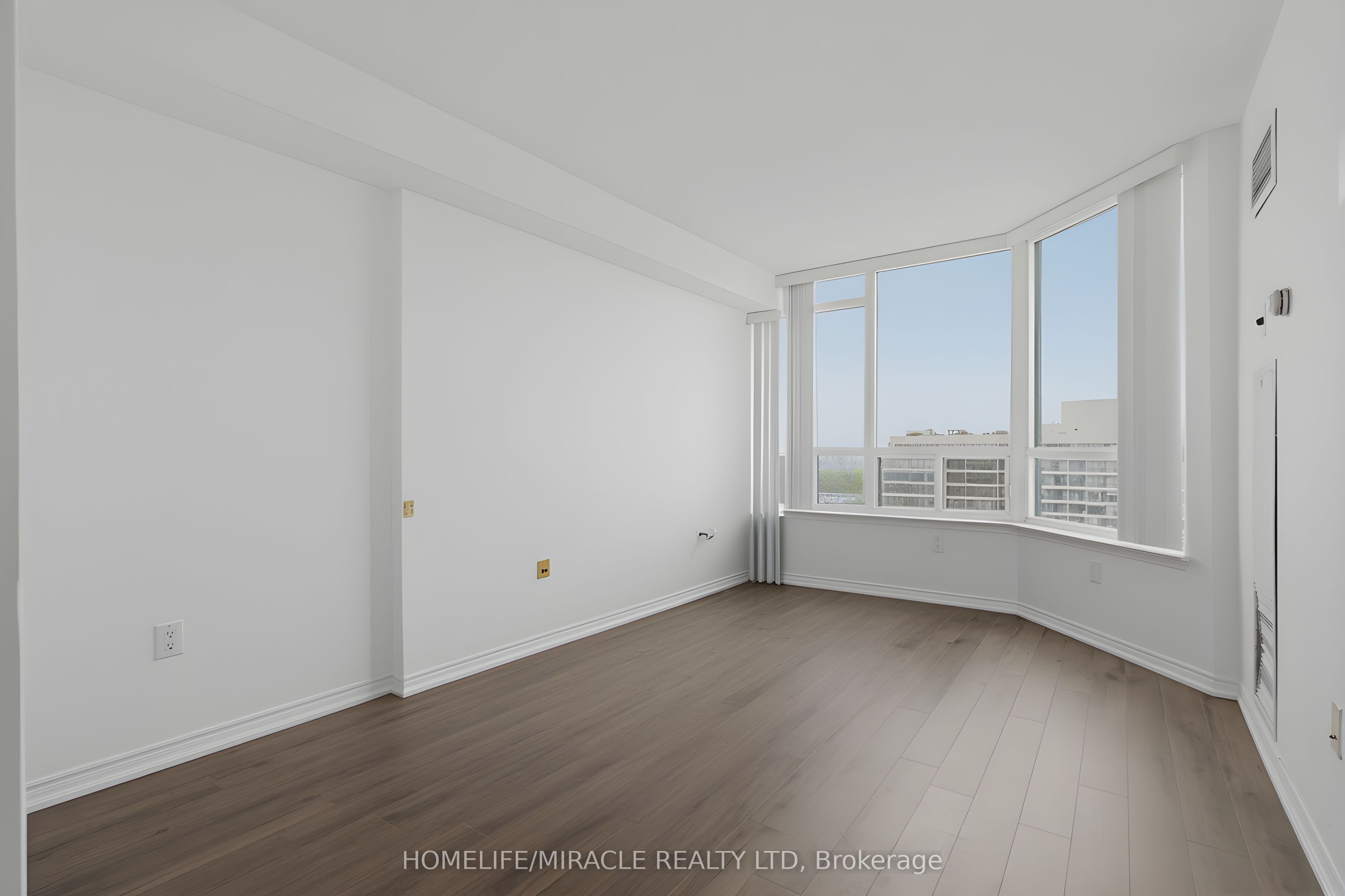 7250 Yonge Street Ph211 Property Photo 7